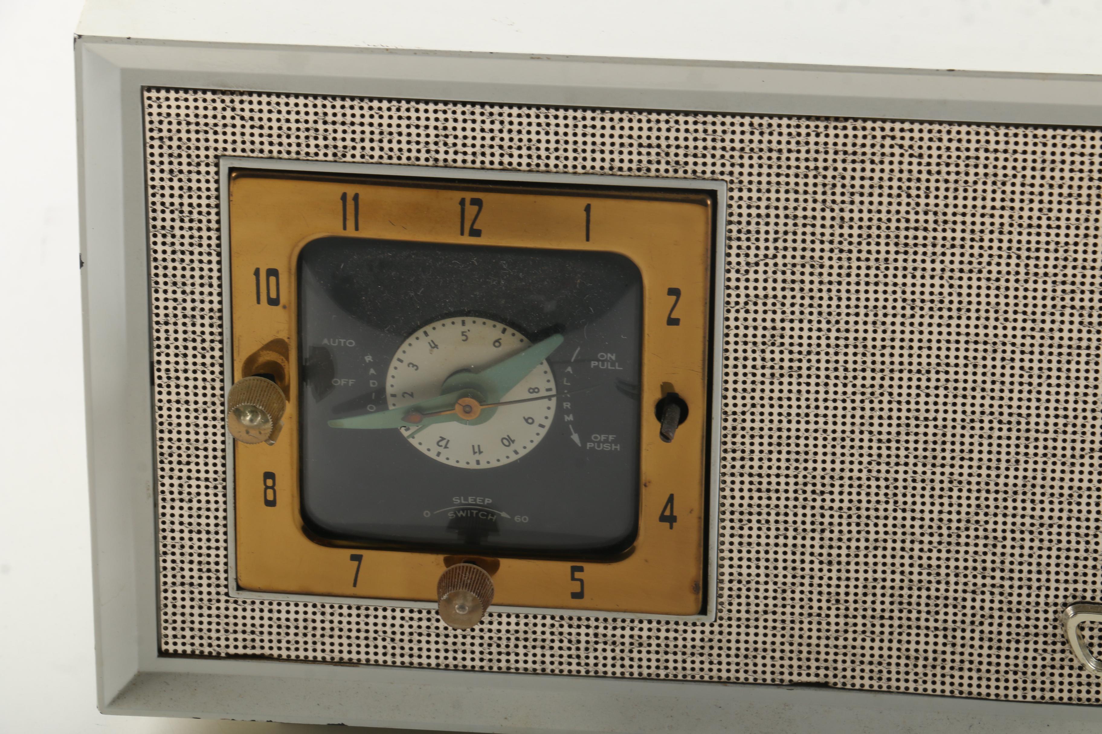 Vintage Crosley Model E-90WE Clock Radio