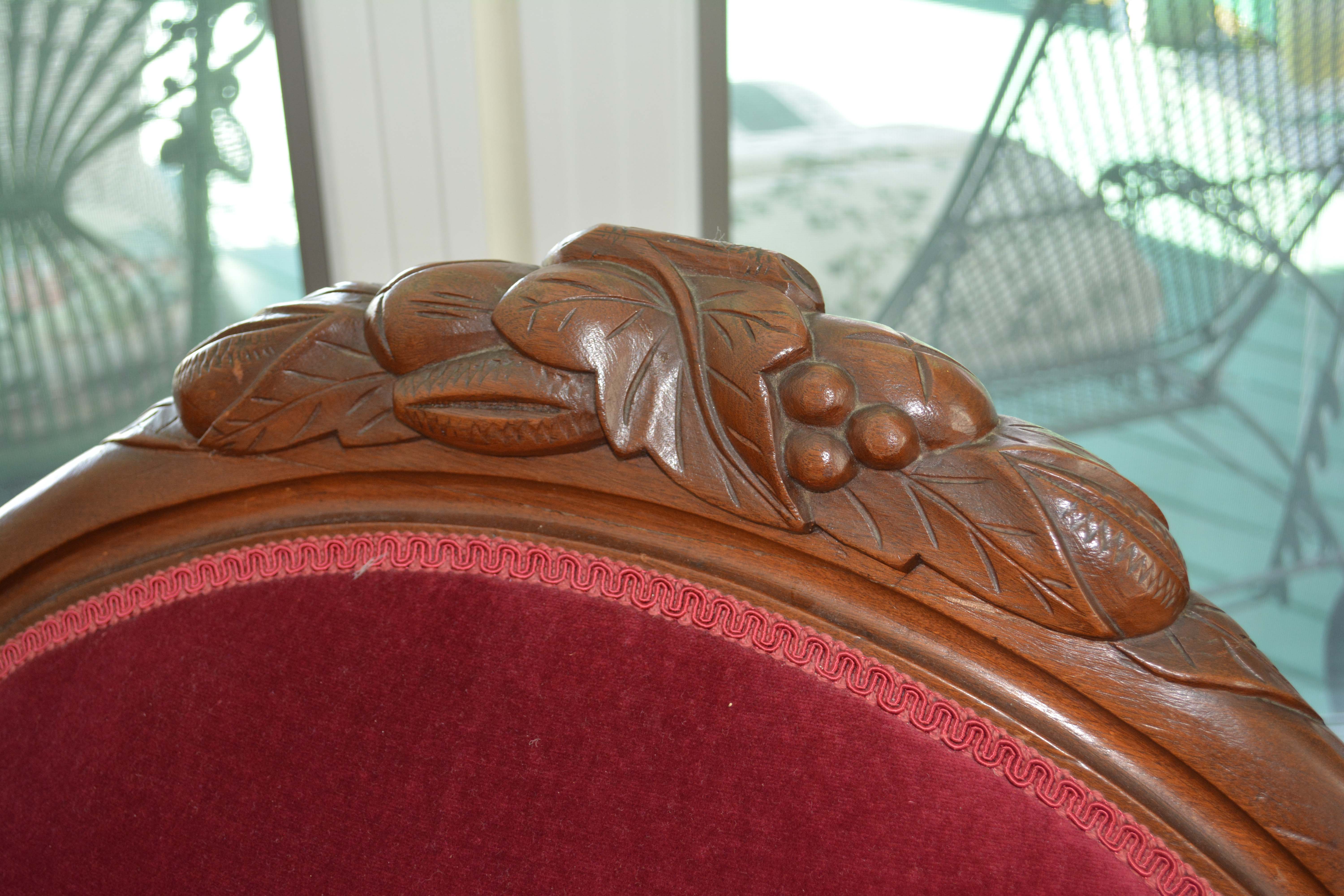 Antique Victorian Walnut Settee