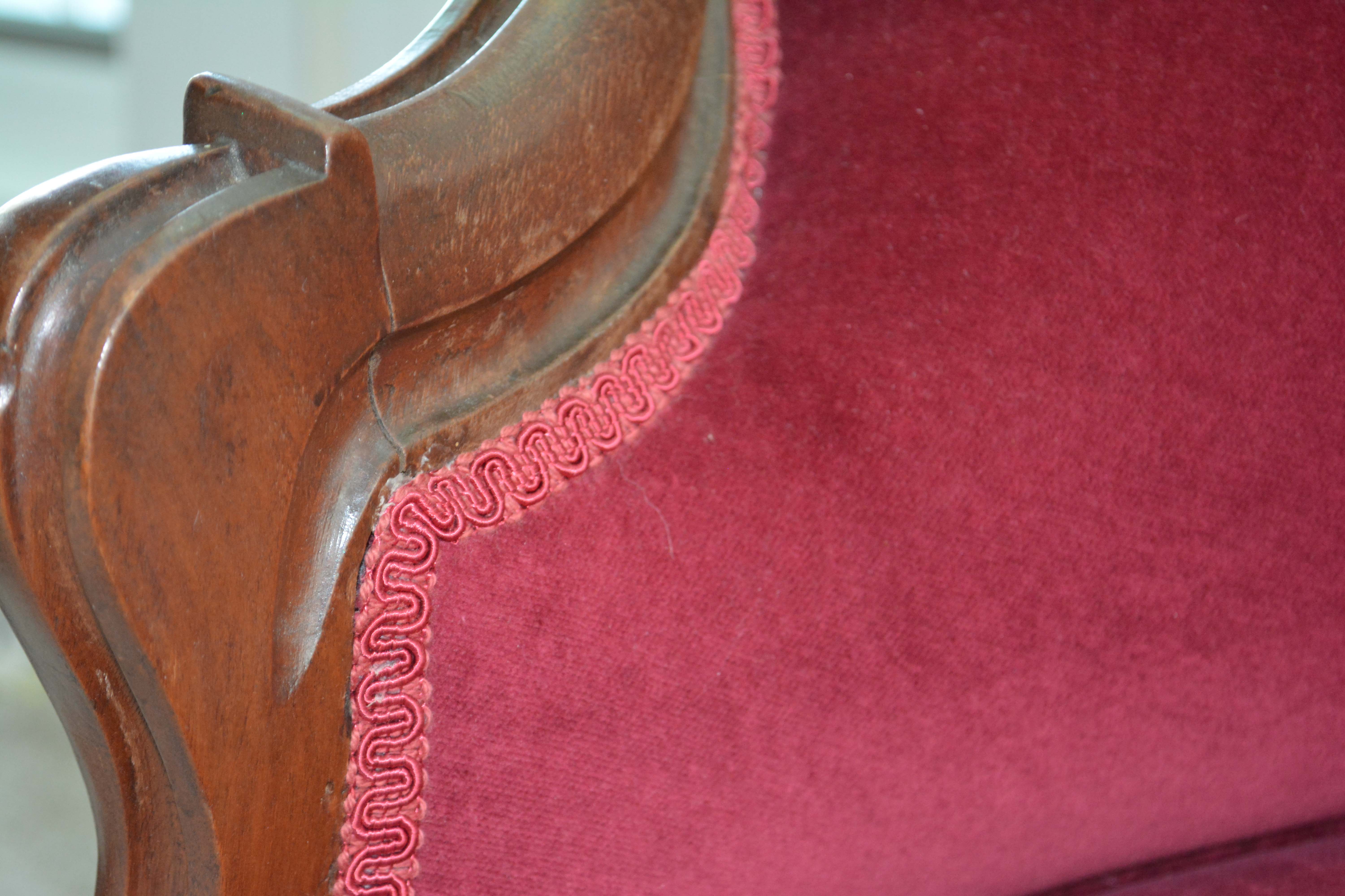 Antique Victorian Walnut Settee