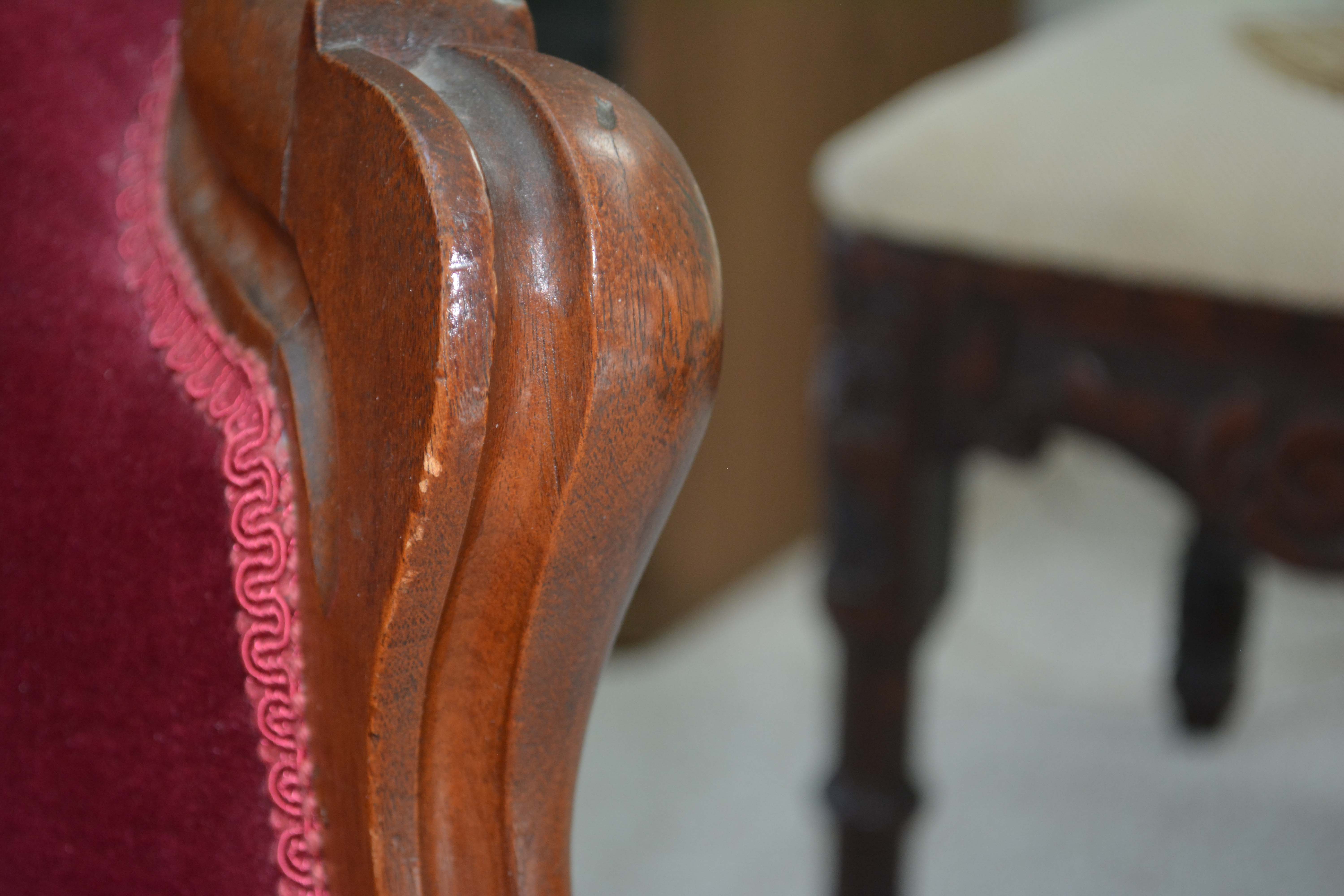 Antique Victorian Walnut Settee