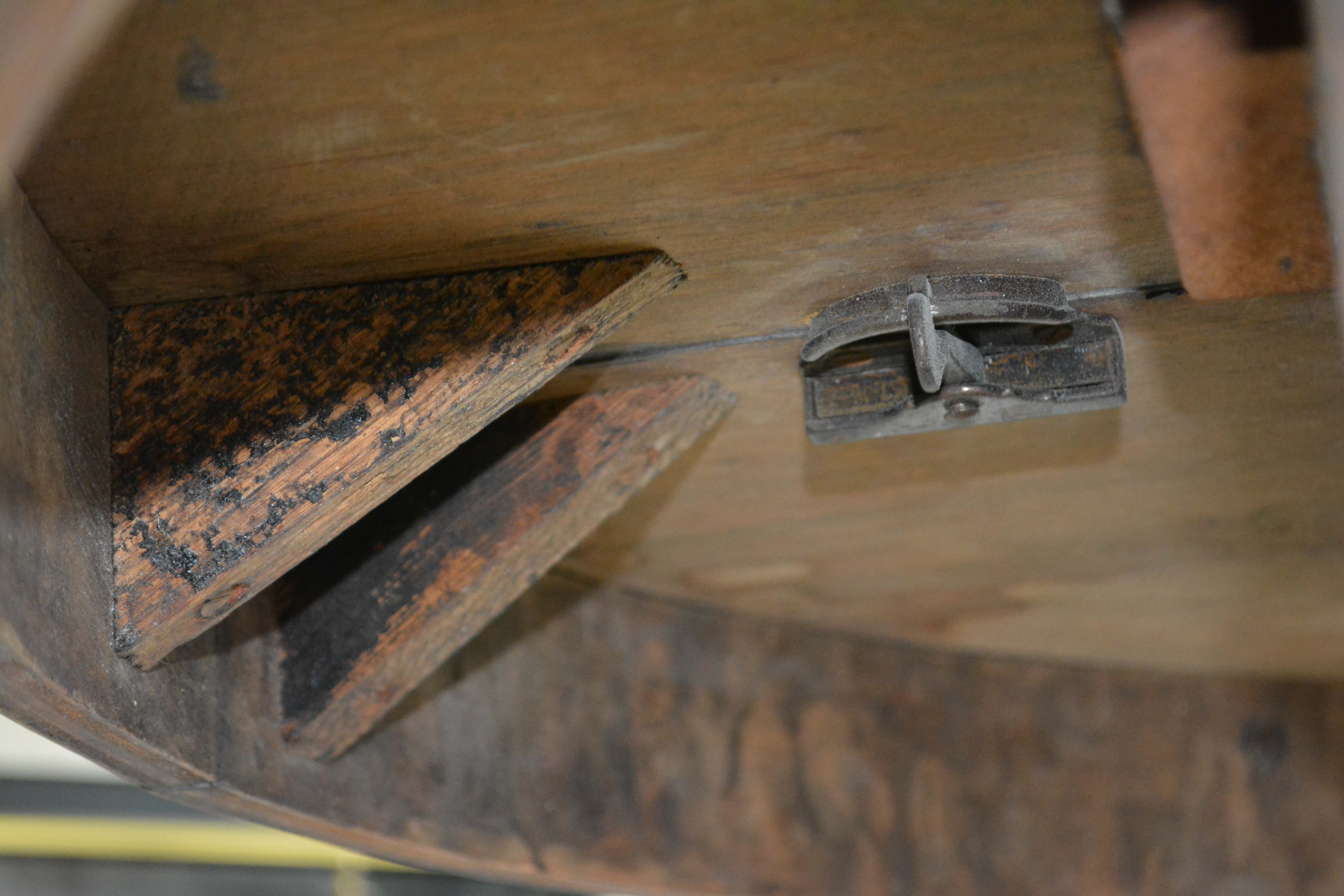 Oak Pedestal Coffee Table with Paw Feet