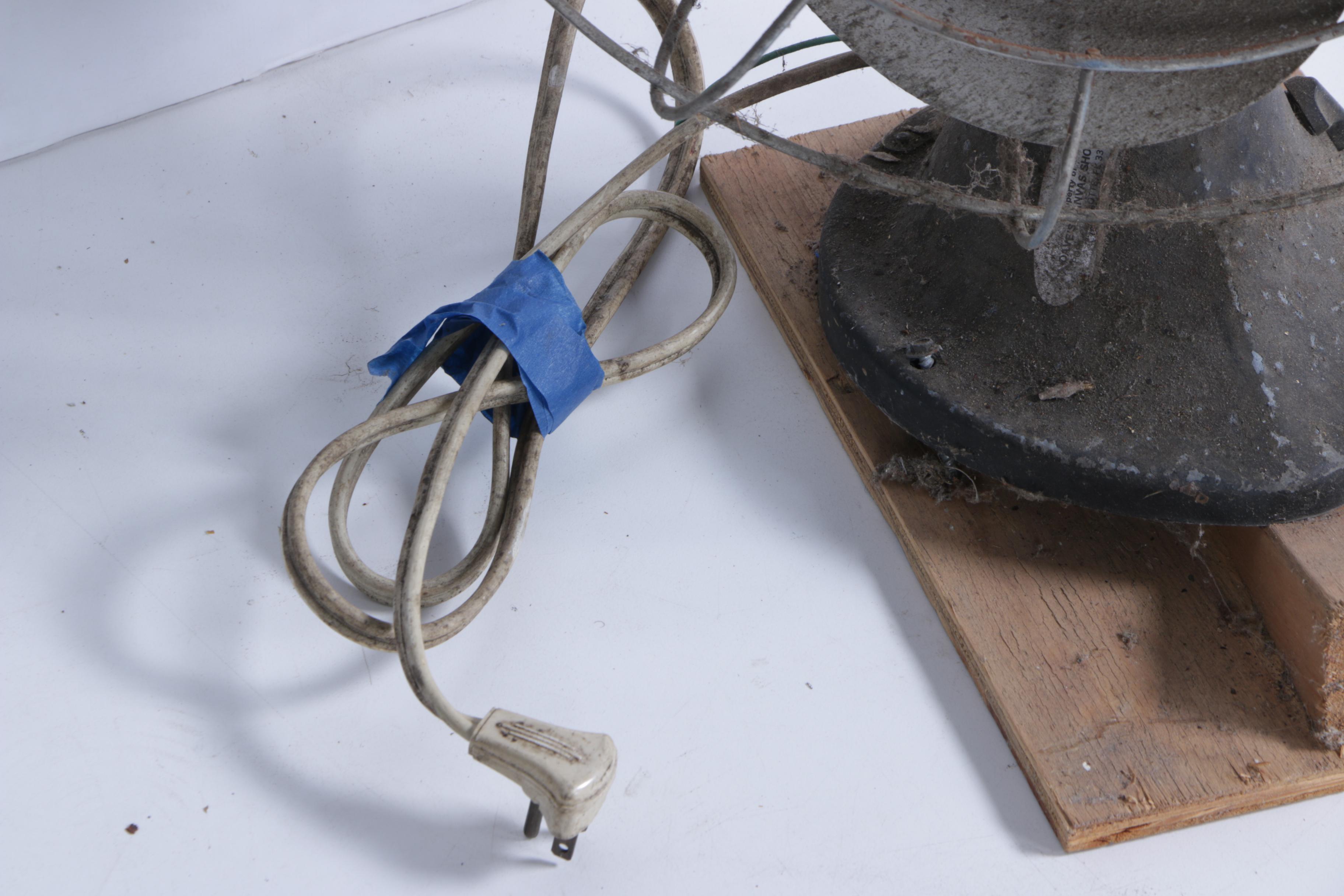 Vintage Hunter Zephair Portable Van