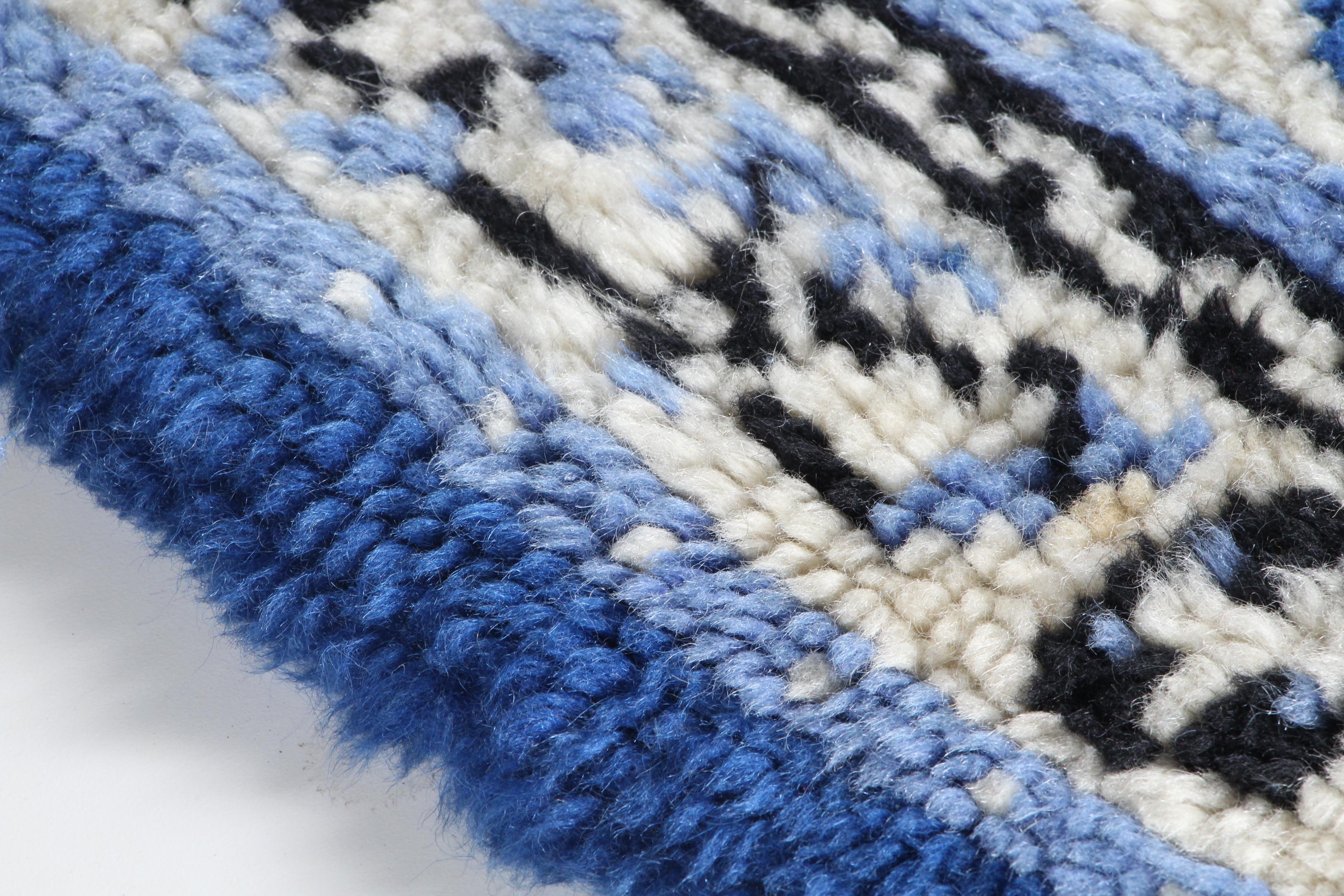 Contemporary Hand-Hooked Chinese-Style Accent Rug