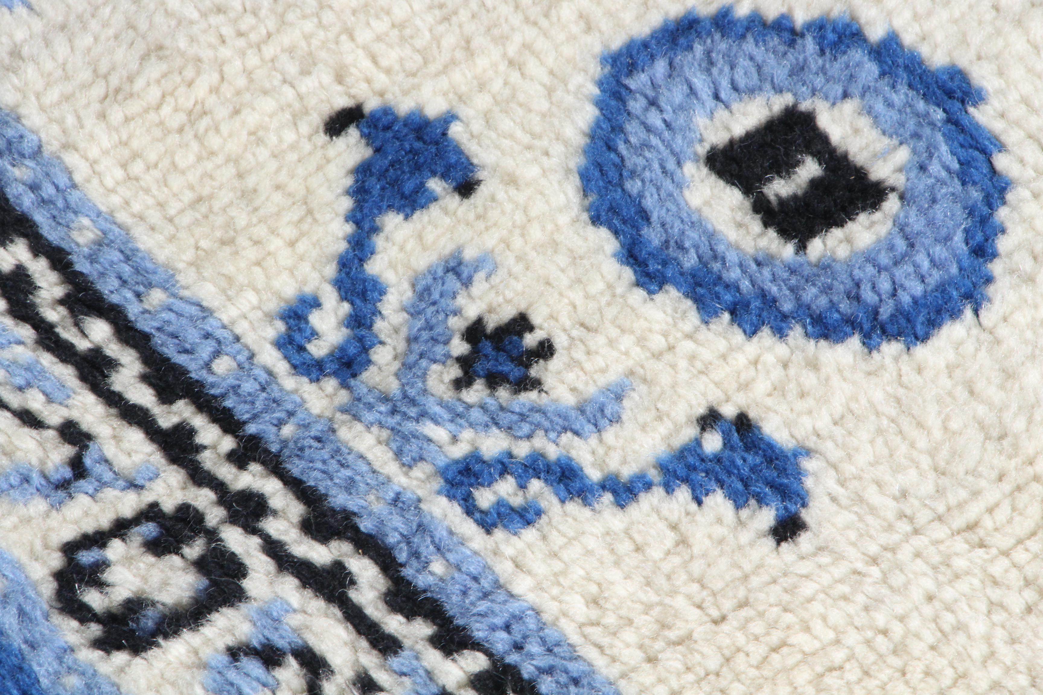 Contemporary Hand-Hooked Chinese-Style Accent Rug