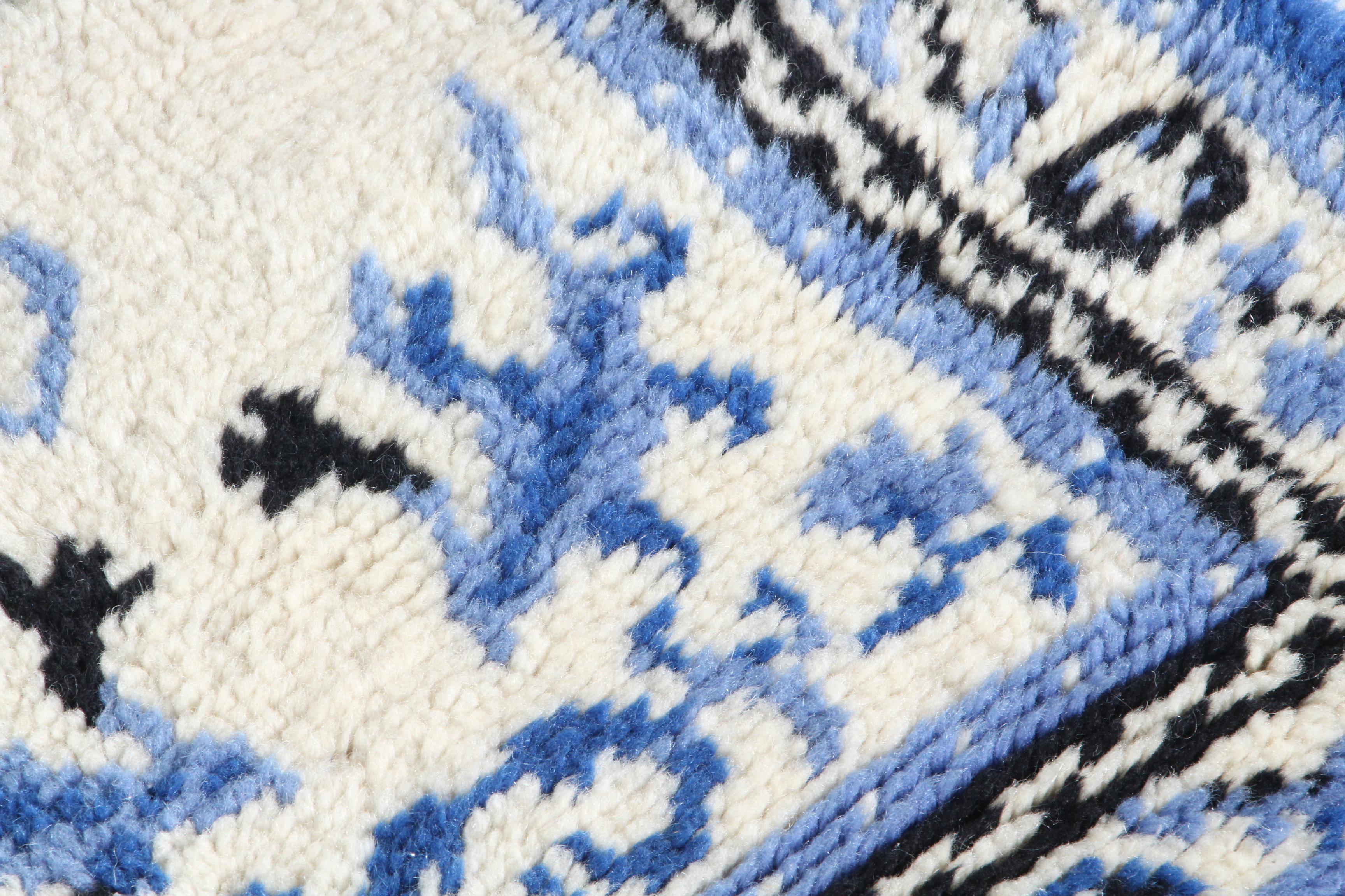 Contemporary Hand-Hooked Chinese-Style Accent Rug