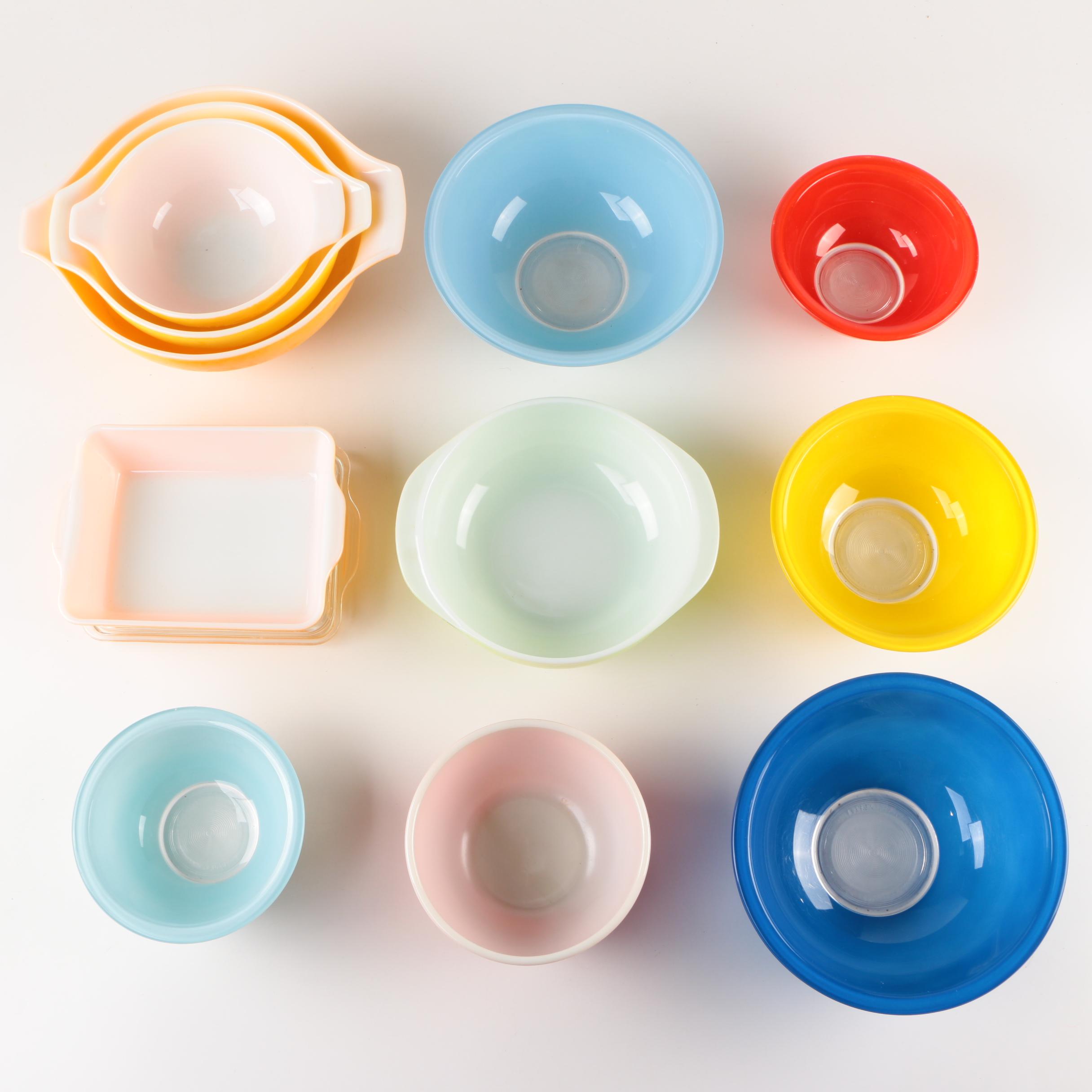 Pyrex "Daisy" Nesting Bowls and Other Serving Bowls and Pan