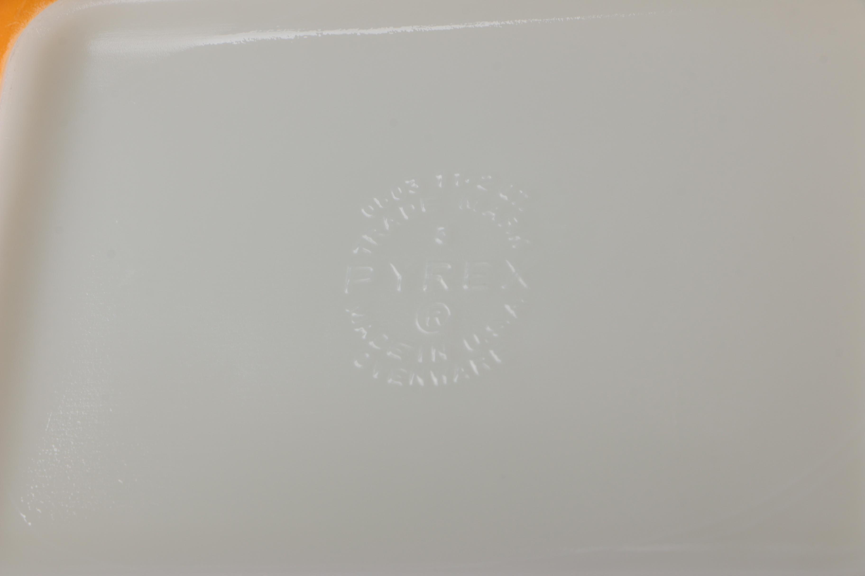 Pyrex "Daisy" Nesting Bowls and Other Serving Bowls and Pan