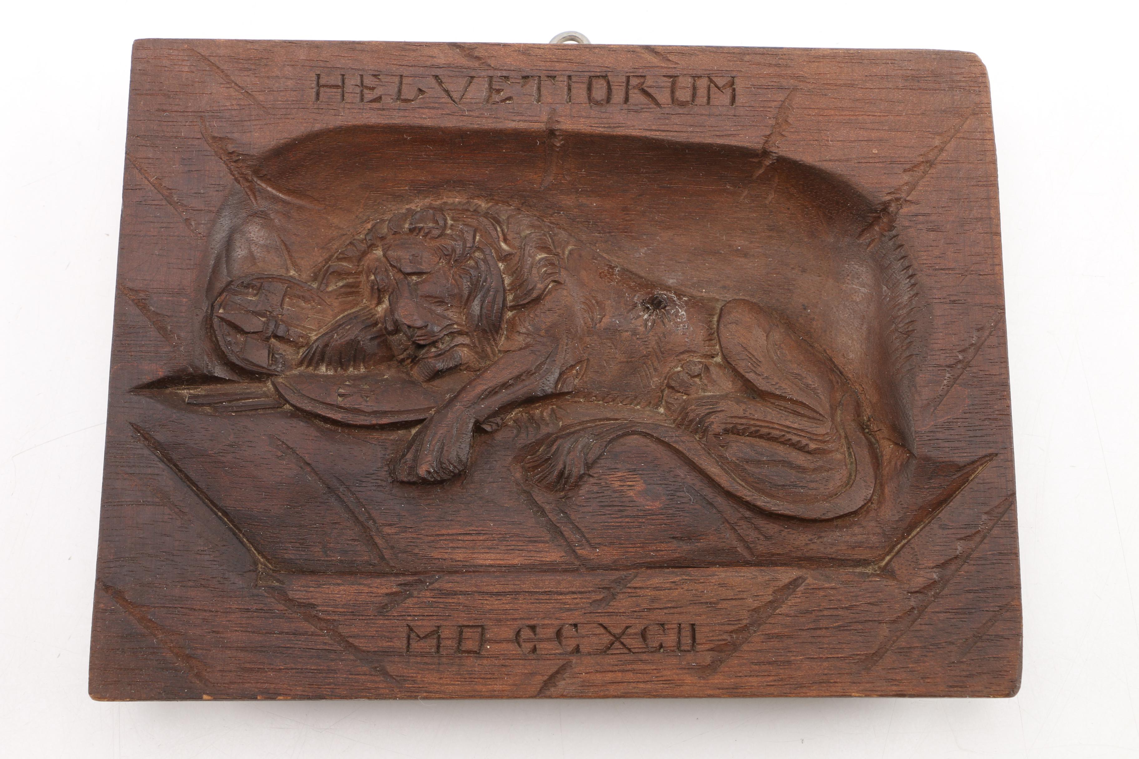 Wooden Wounded Lion "Helvetiorum Fidei Ac Virtuti" Figurine and Decor