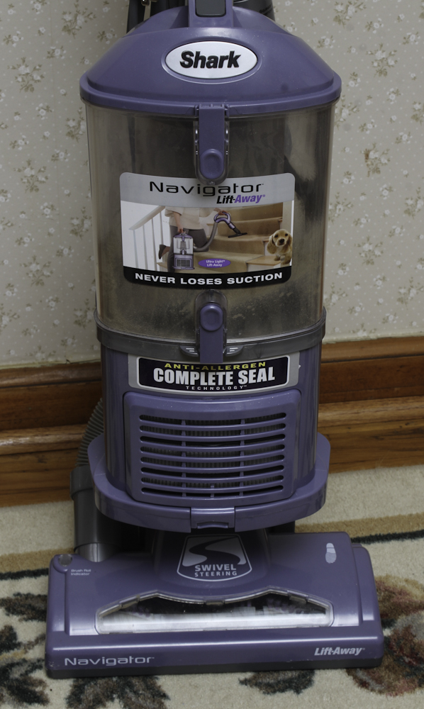Shark Vacuum Cleaner with Navigator and Lift-Away NV352 31