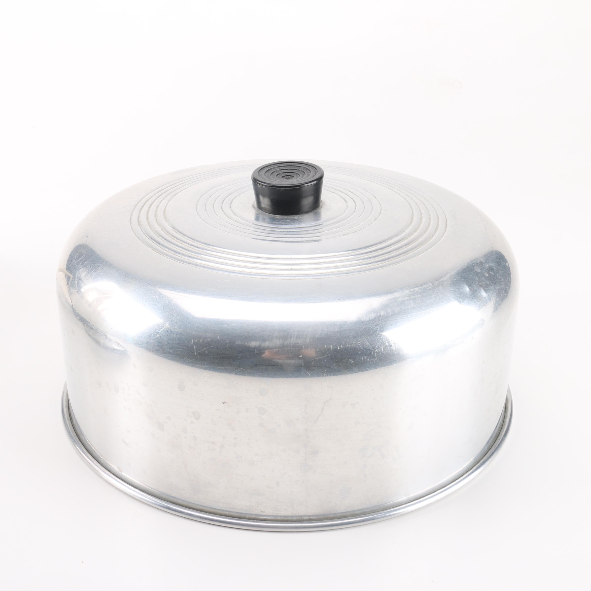 Collection of Kitchen Appliances Including DeLonghi Deep Fryer