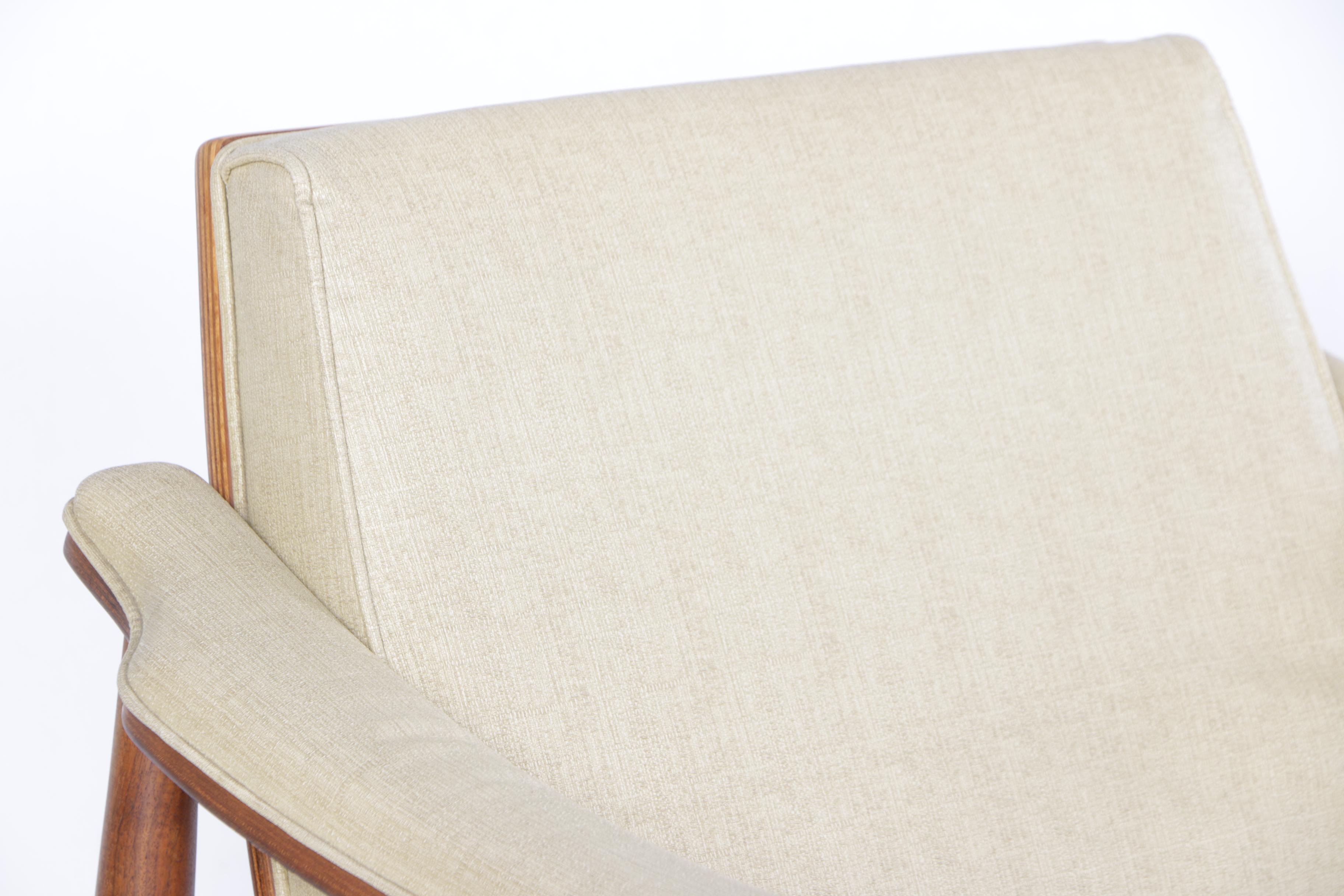 Vintage 1960s Mid Century Modern Thonet Walnut and Bentwood Lounge Chair