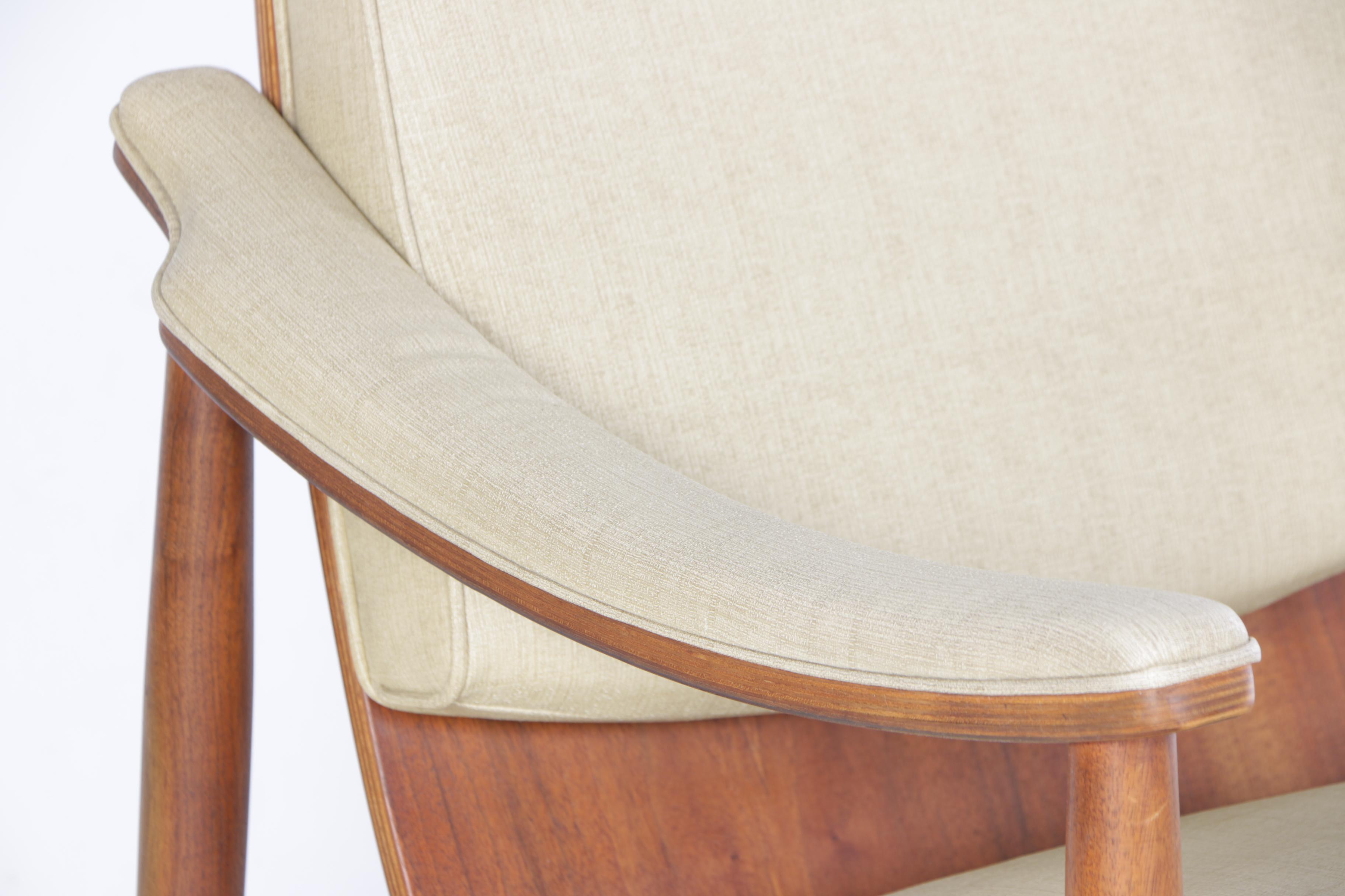 Vintage 1960s Mid Century Modern Thonet Walnut and Bentwood Lounge Chair