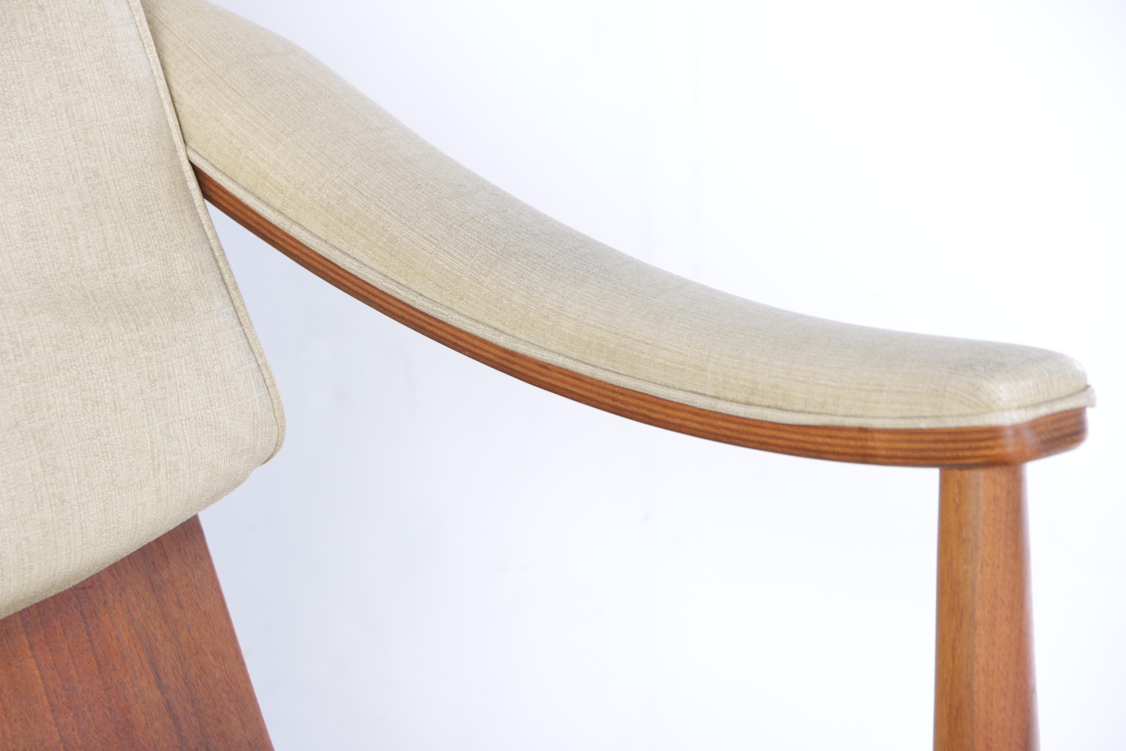 Vintage 1960s Mid Century Modern Thonet Walnut and Bentwood Lounge Chair