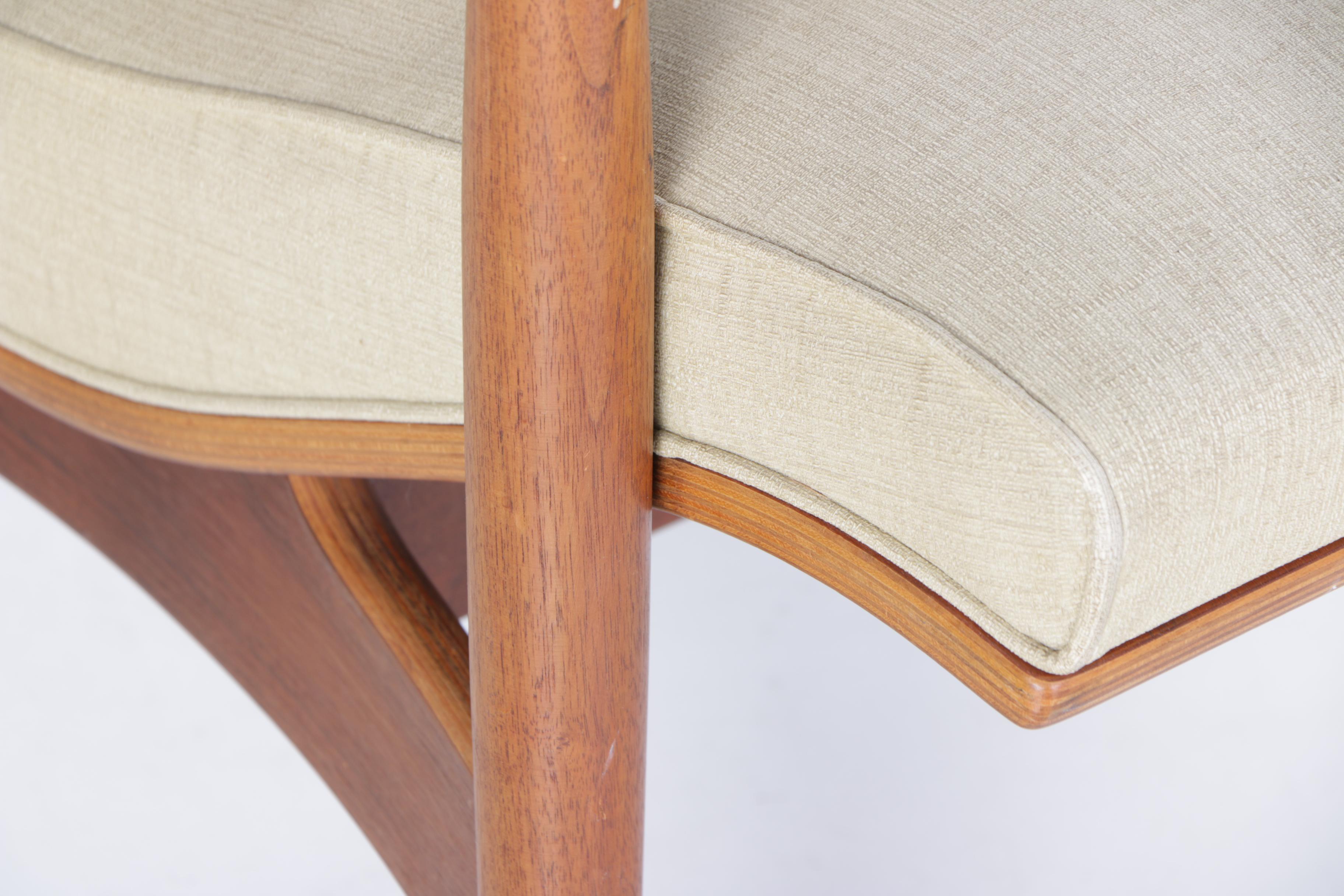 Vintage 1960s Mid Century Modern Thonet Walnut and Bentwood Lounge Chair