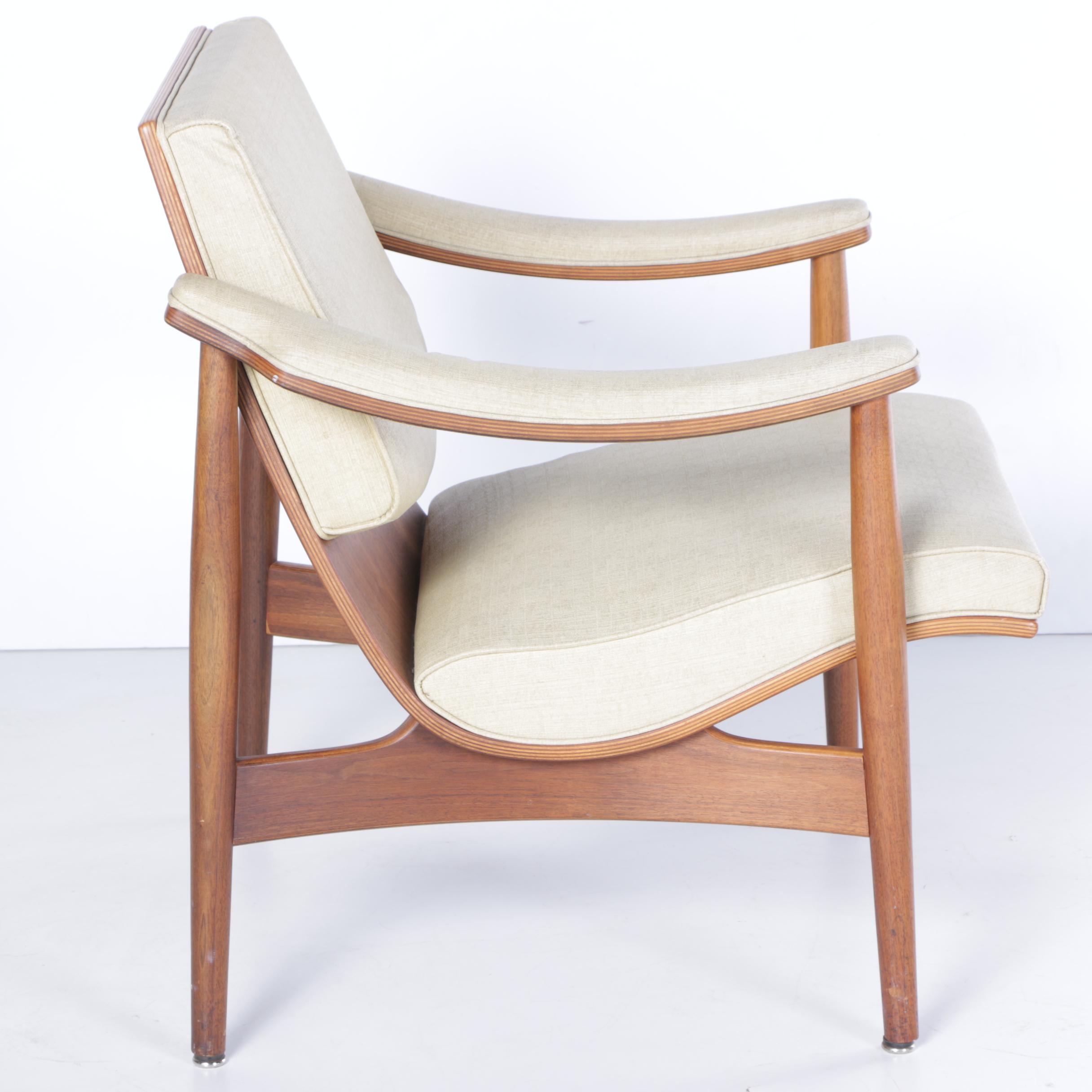 Vintage 1960s Mid Century Modern Thonet Walnut and Bentwood Lounge Chair