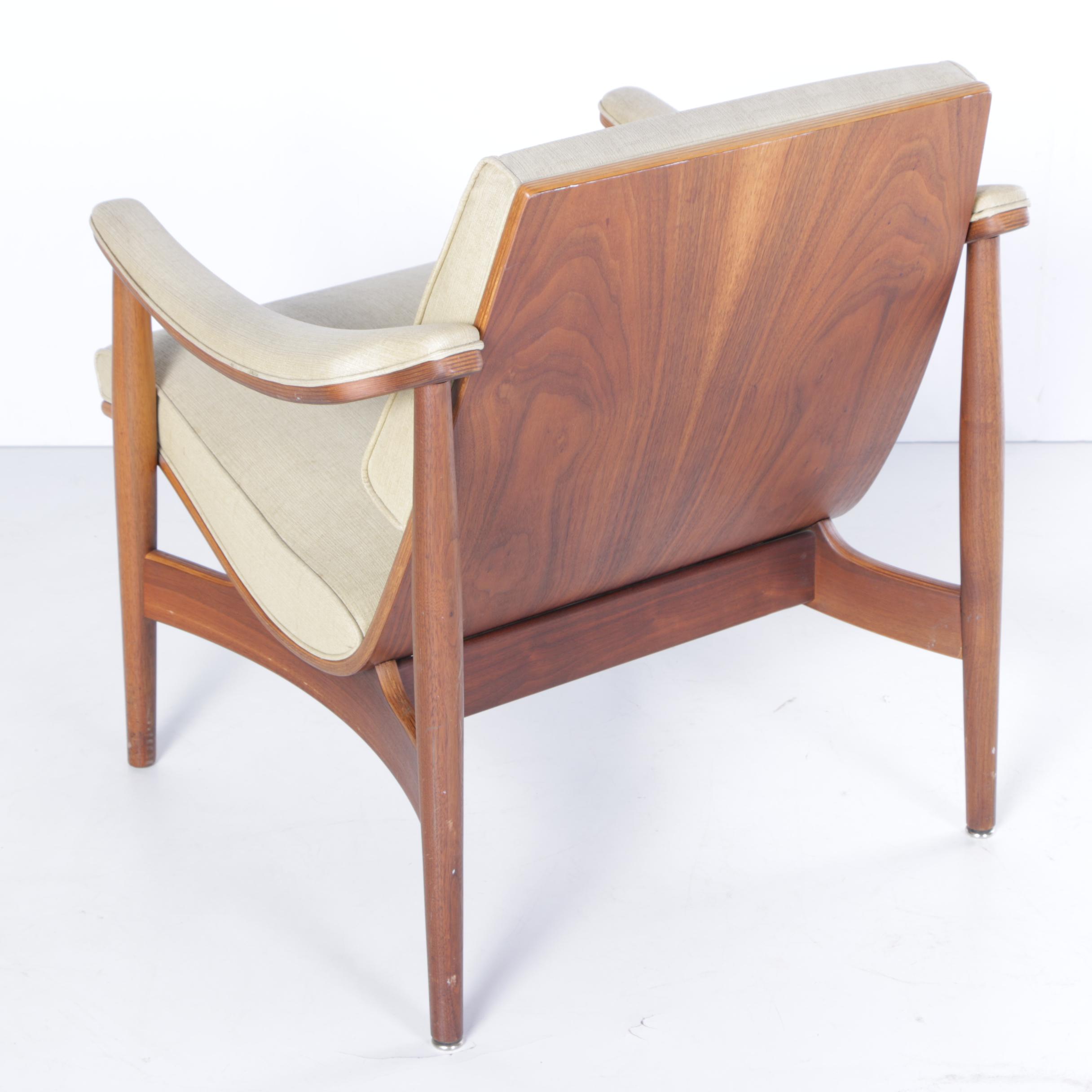 Vintage 1960s Mid Century Modern Thonet Walnut and Bentwood Lounge Chair
