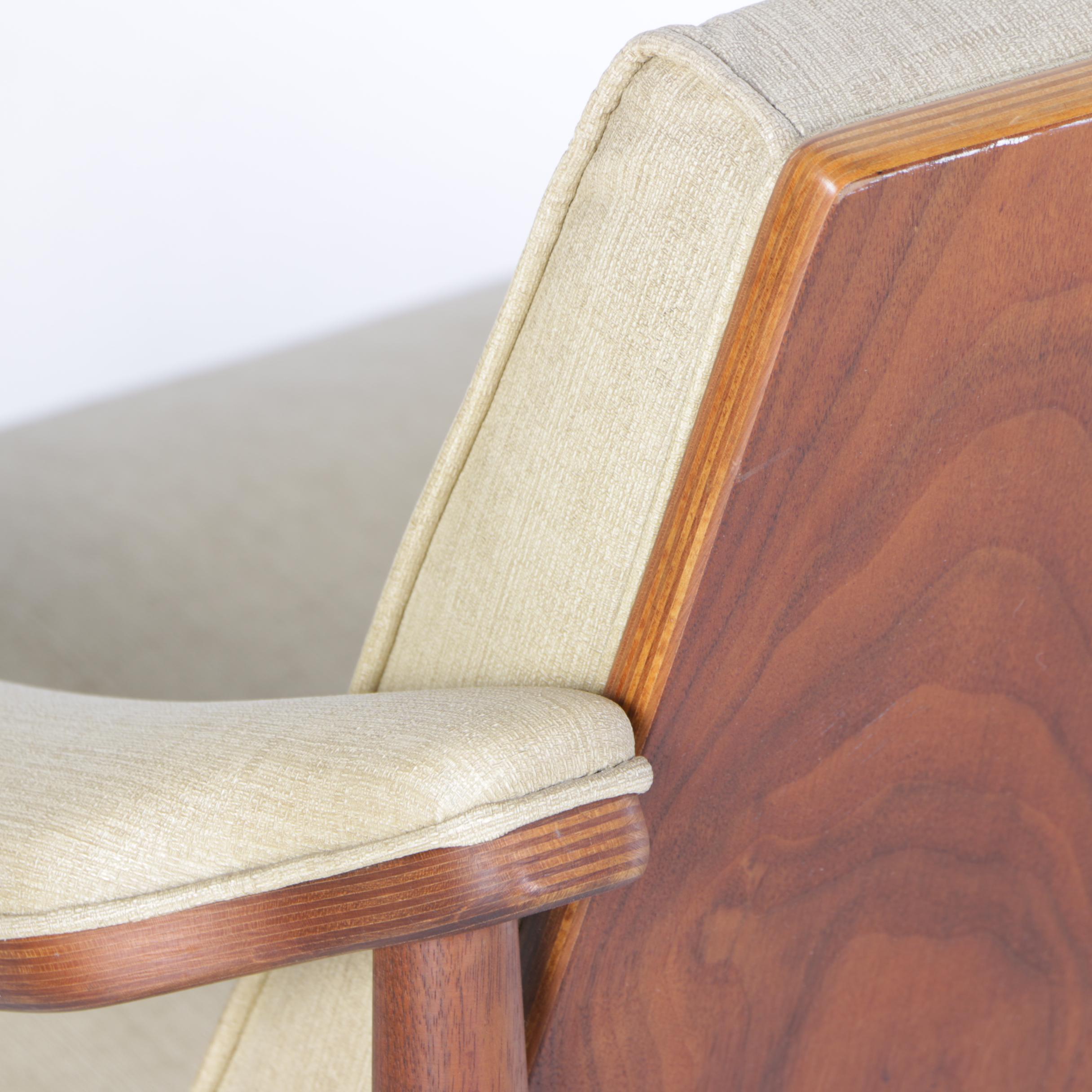 Vintage 1960s Mid Century Modern Thonet Walnut and Bentwood Lounge Chair