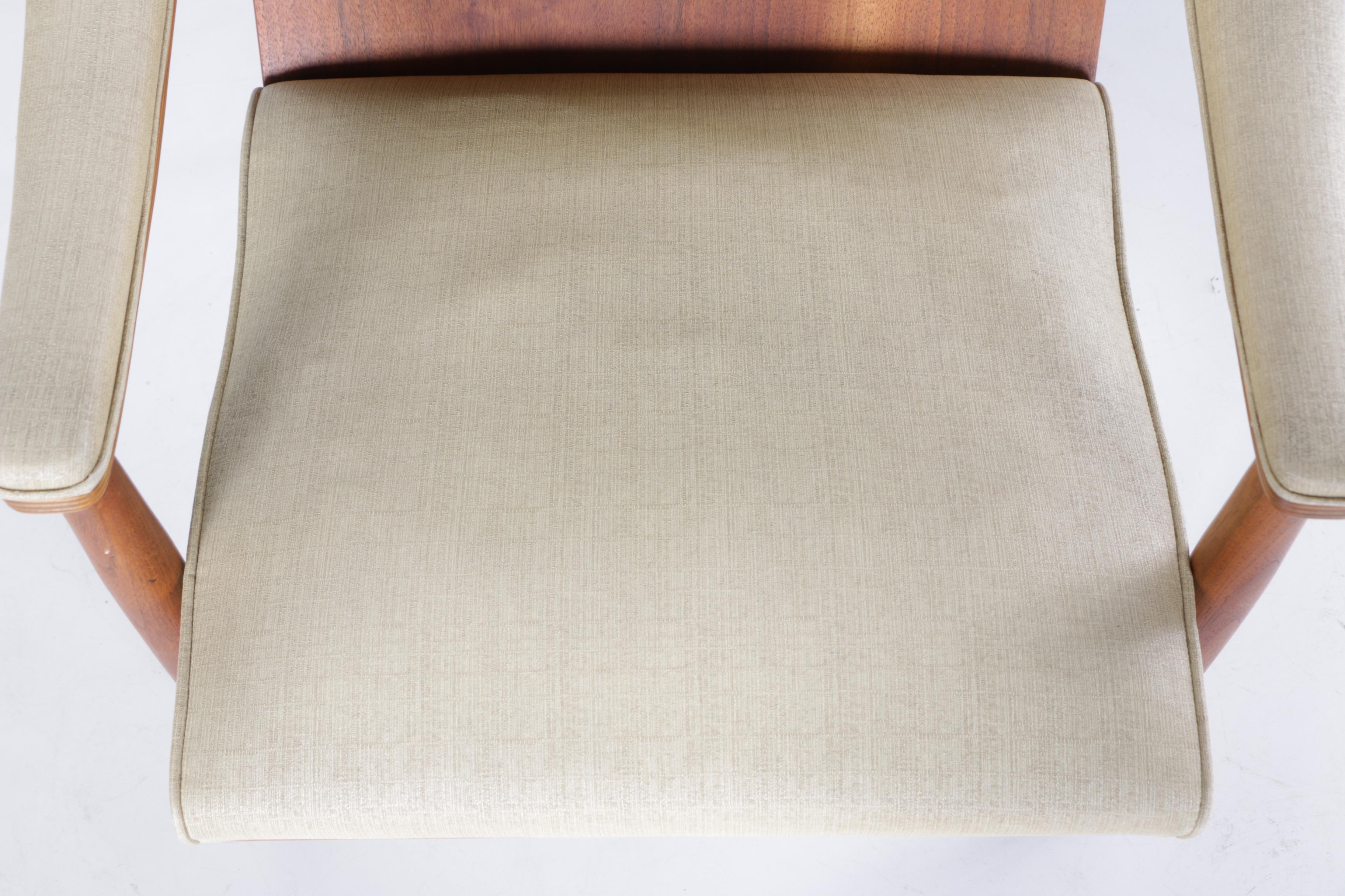 Vintage 1960s Mid Century Modern Thonet Walnut and Bentwood Lounge Chair