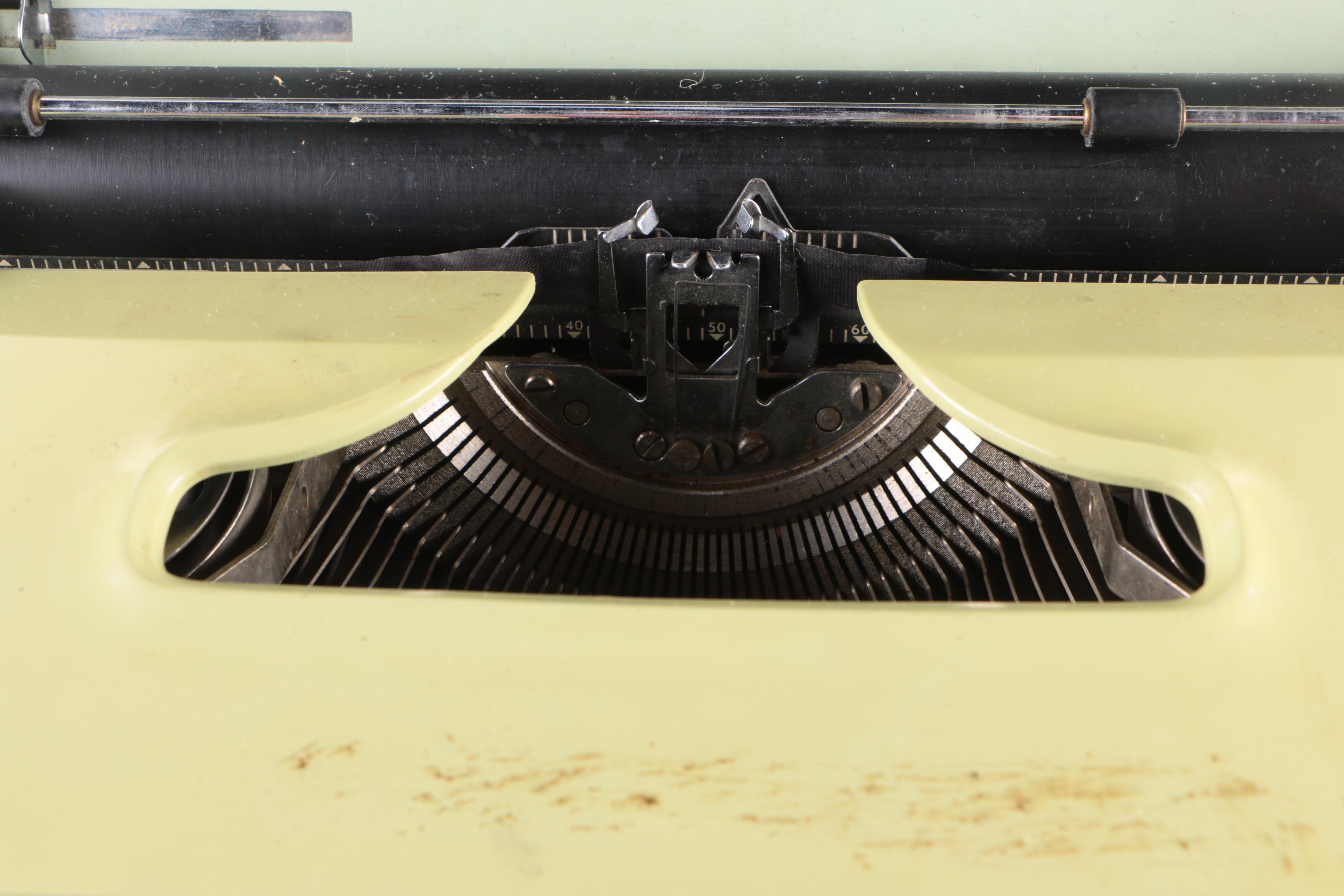 Vintage Remington Miracle Tab Typewriter with Case