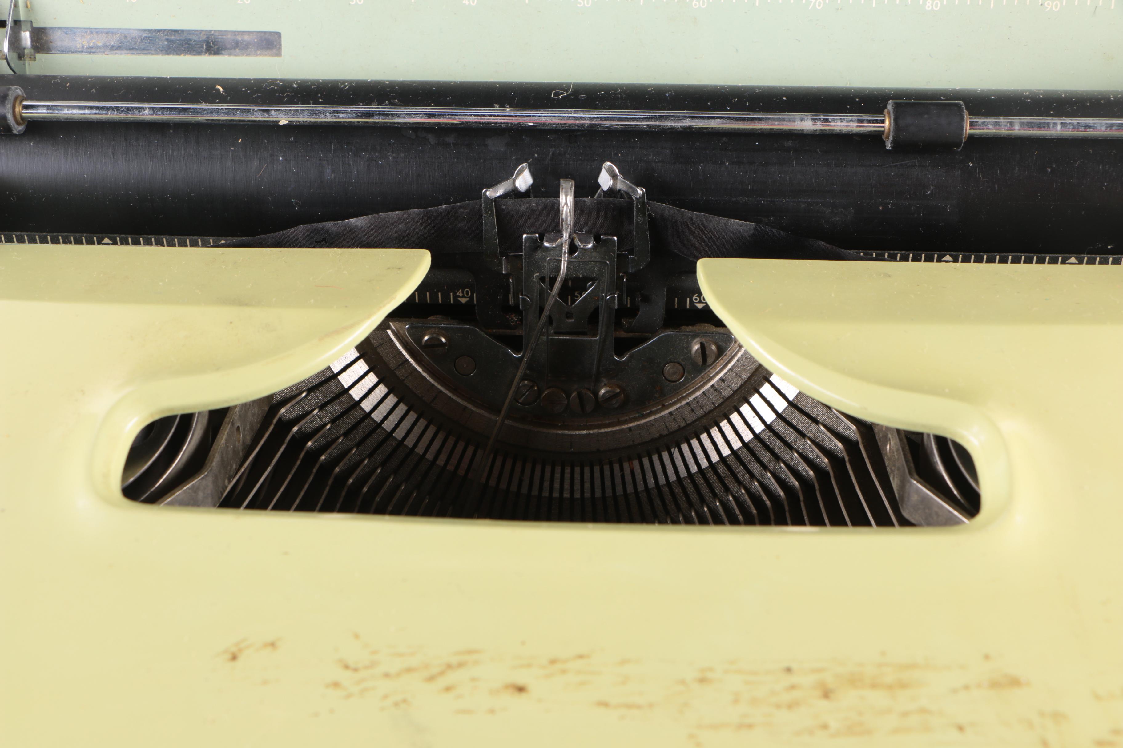 Vintage Remington Miracle Tab Typewriter with Case