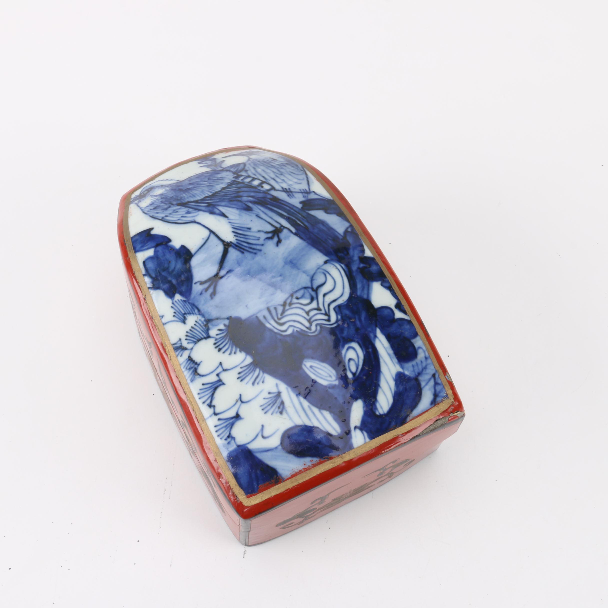Chinese Hand Painted Blue and White Porcelain Lid Box