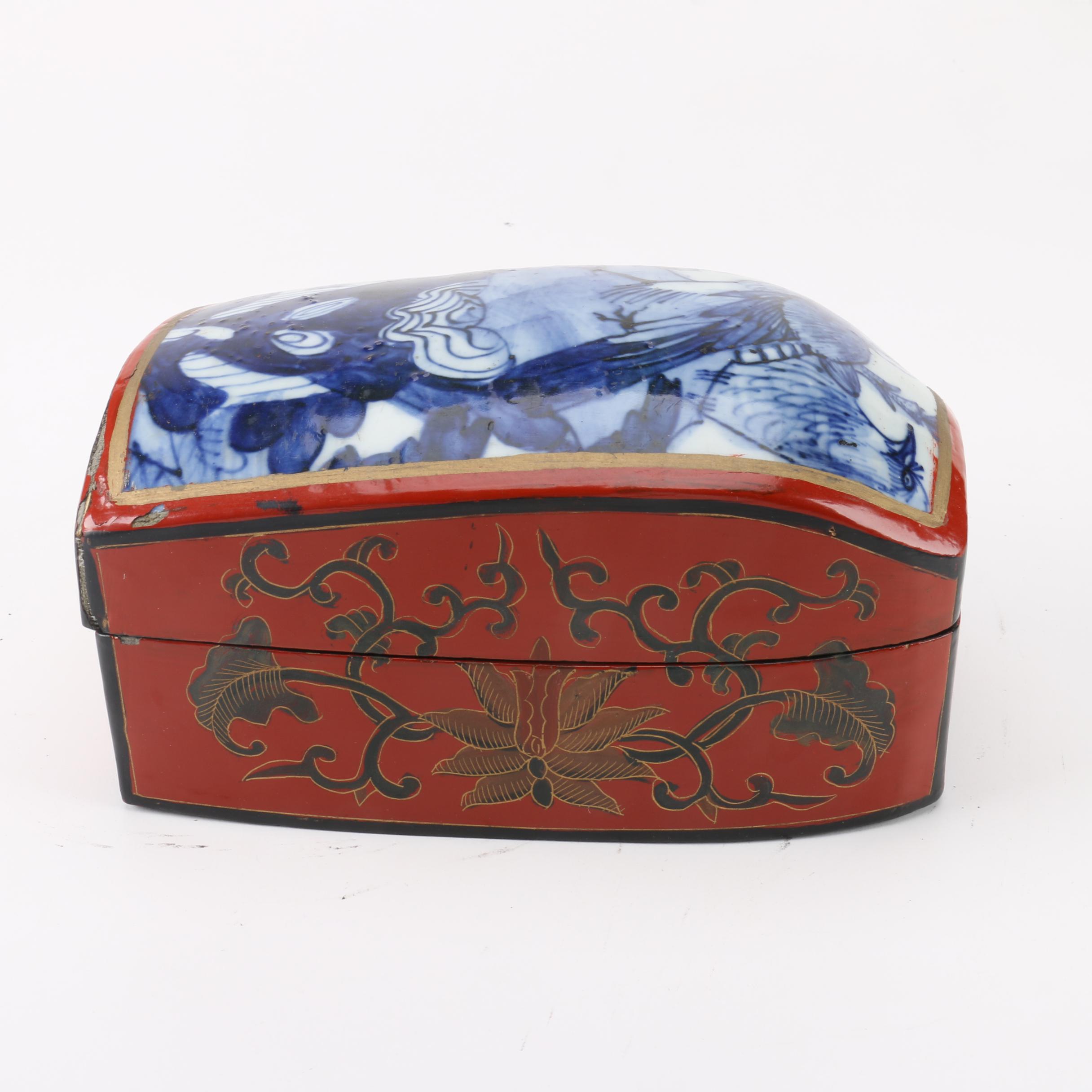 Chinese Hand Painted Blue and White Porcelain Lid Box