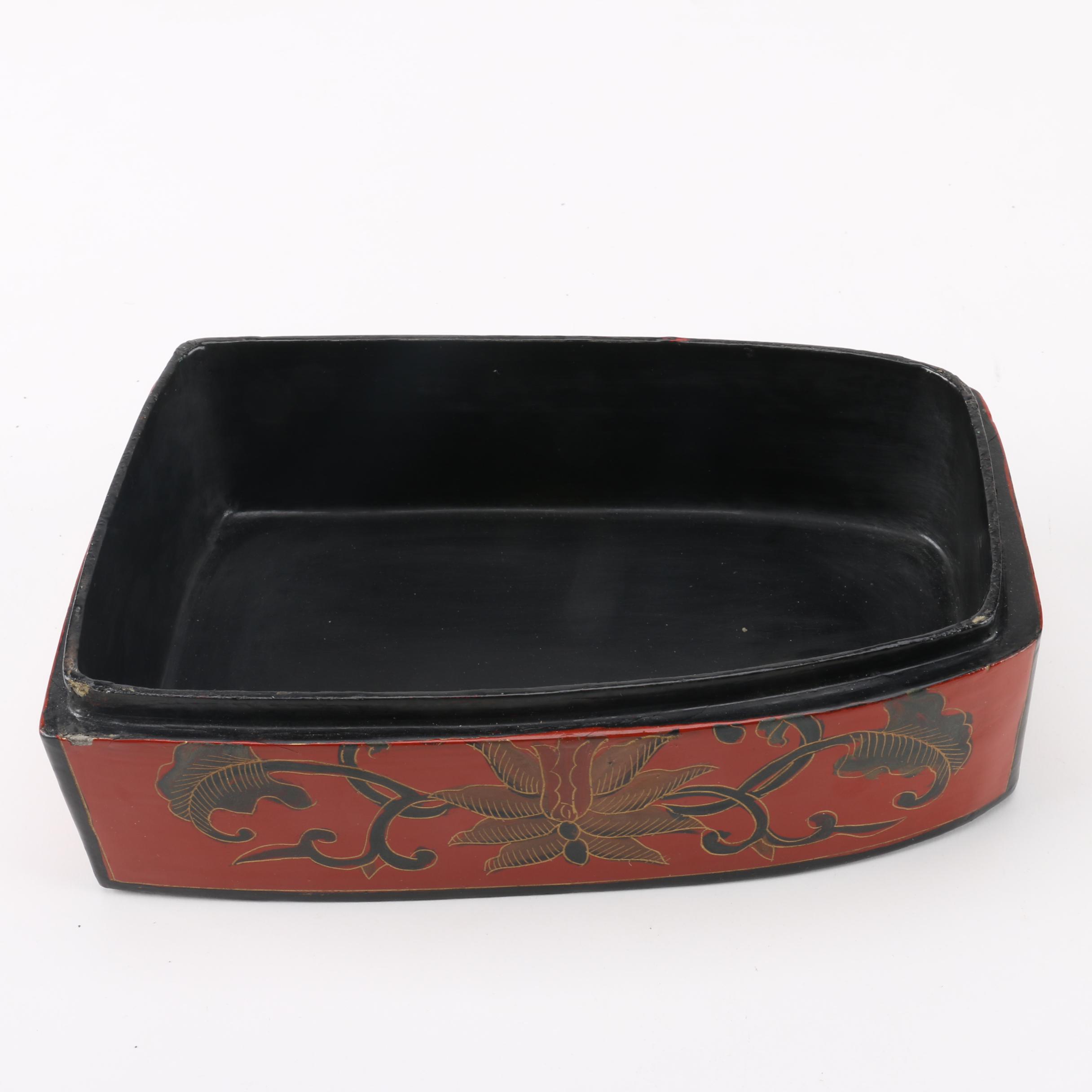 Chinese Hand Painted Blue and White Porcelain Lid Box