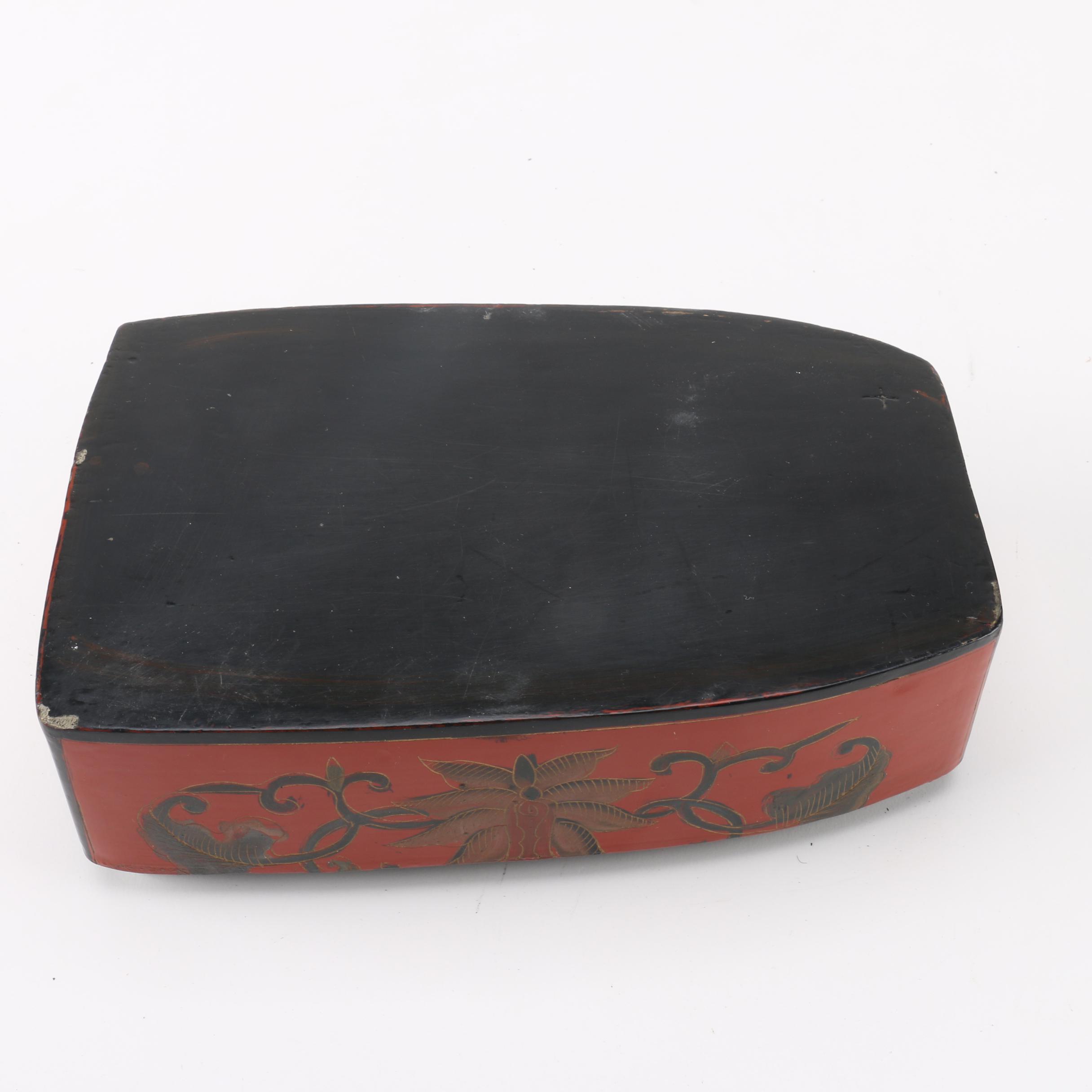 Chinese Hand Painted Blue and White Porcelain Lid Box