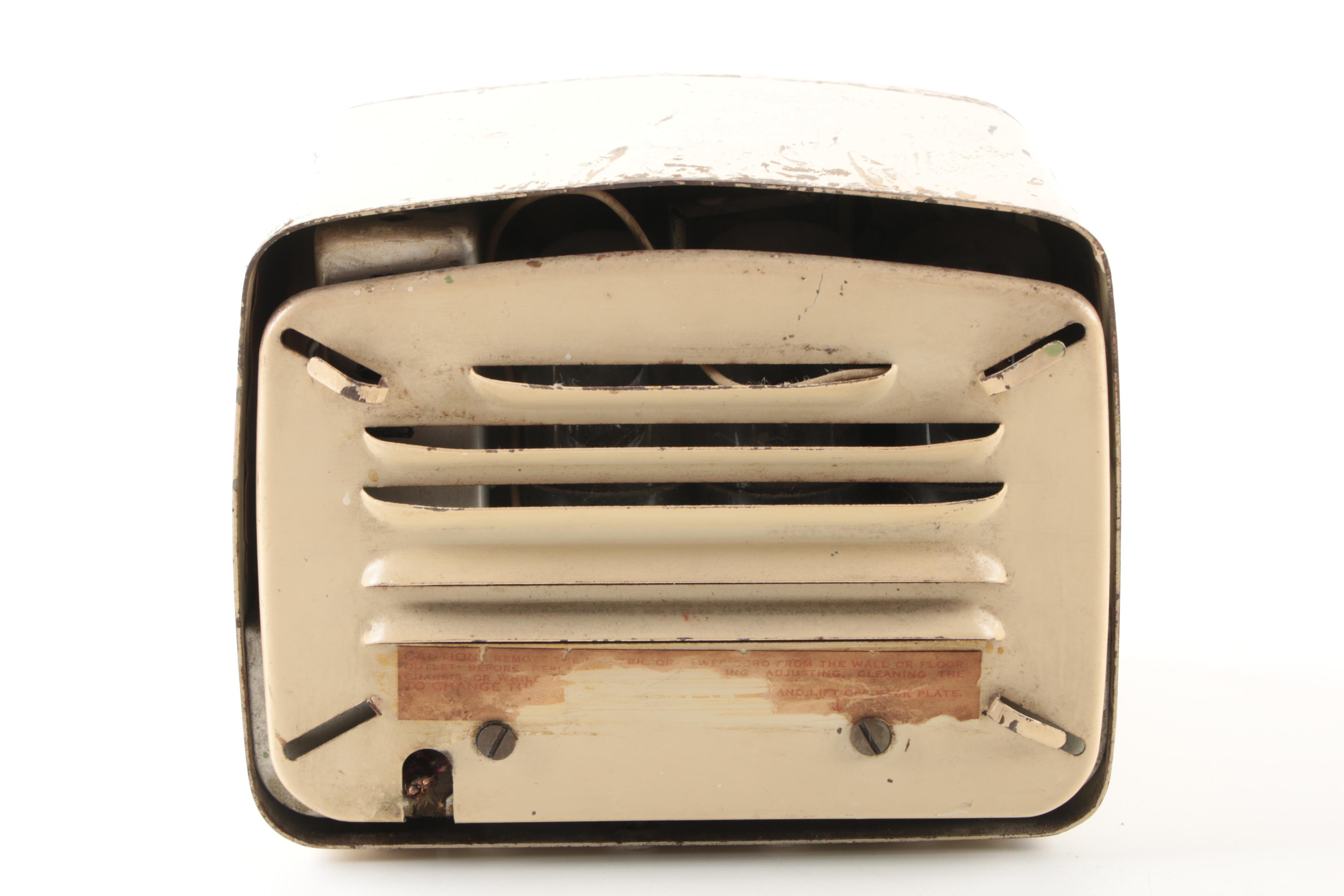 1946 Silvertone 6002 Radio