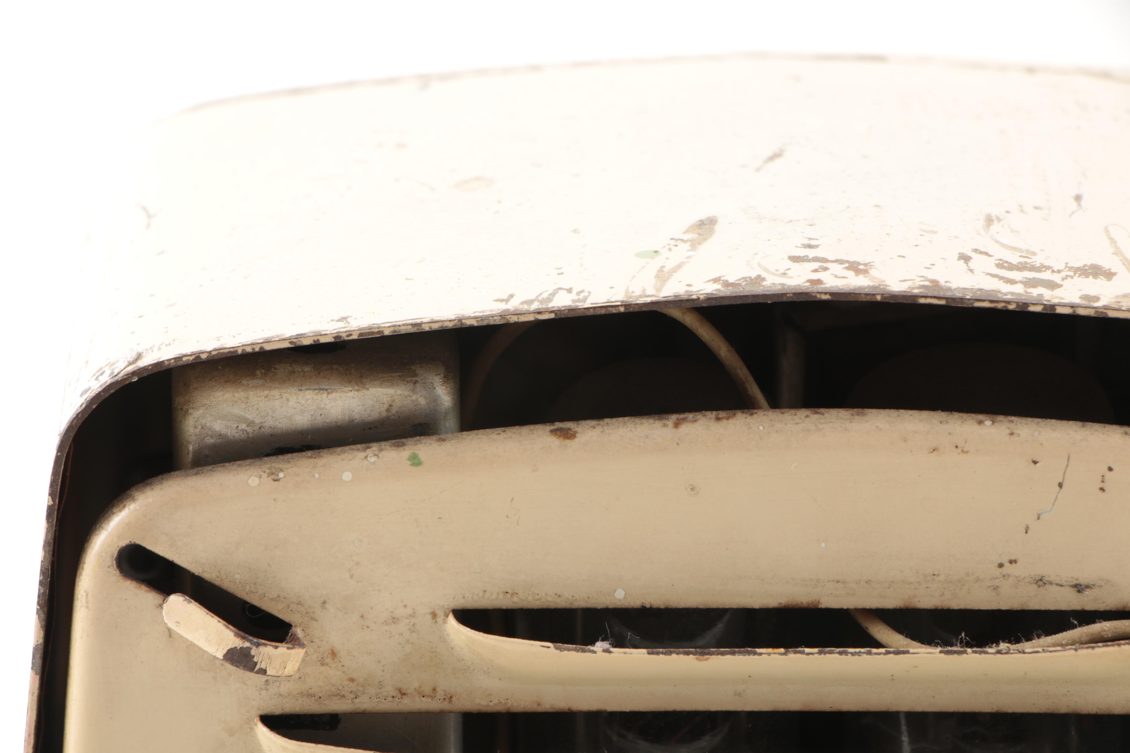 1946 Silvertone 6002 Radio