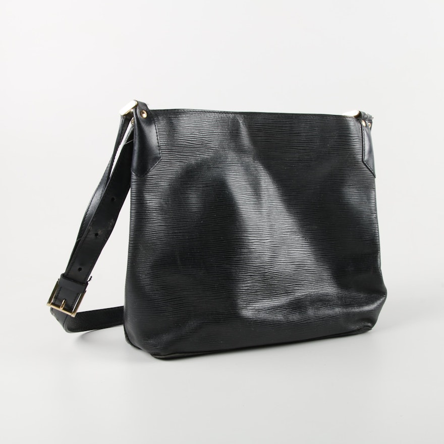 2004 Louis Vuitton of Paris Black Epi Leather Mandara Shoulder Bag