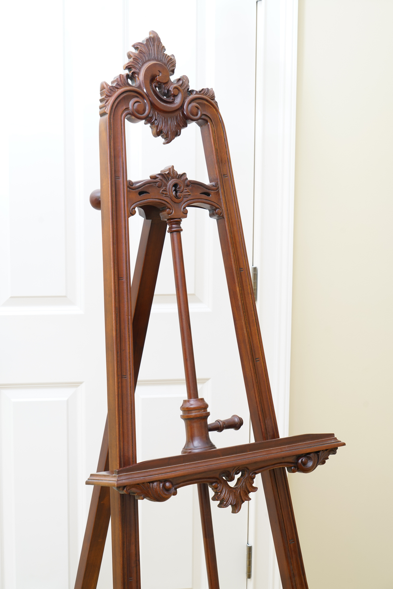 Mahogany Finished Carved Wood Display Easel