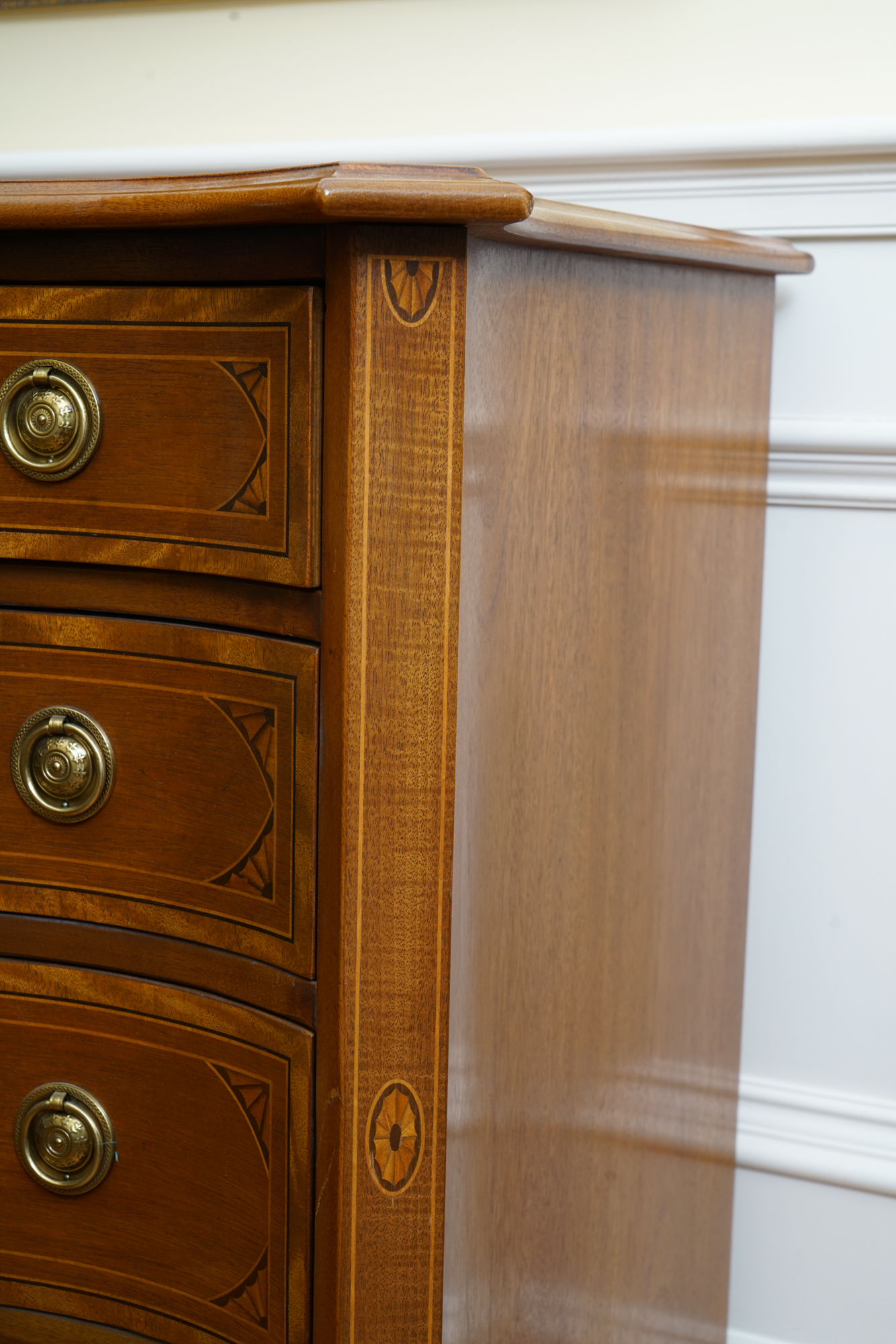Vintage Hepplewhite Style Mahogany Chest of Drawers by Henredon