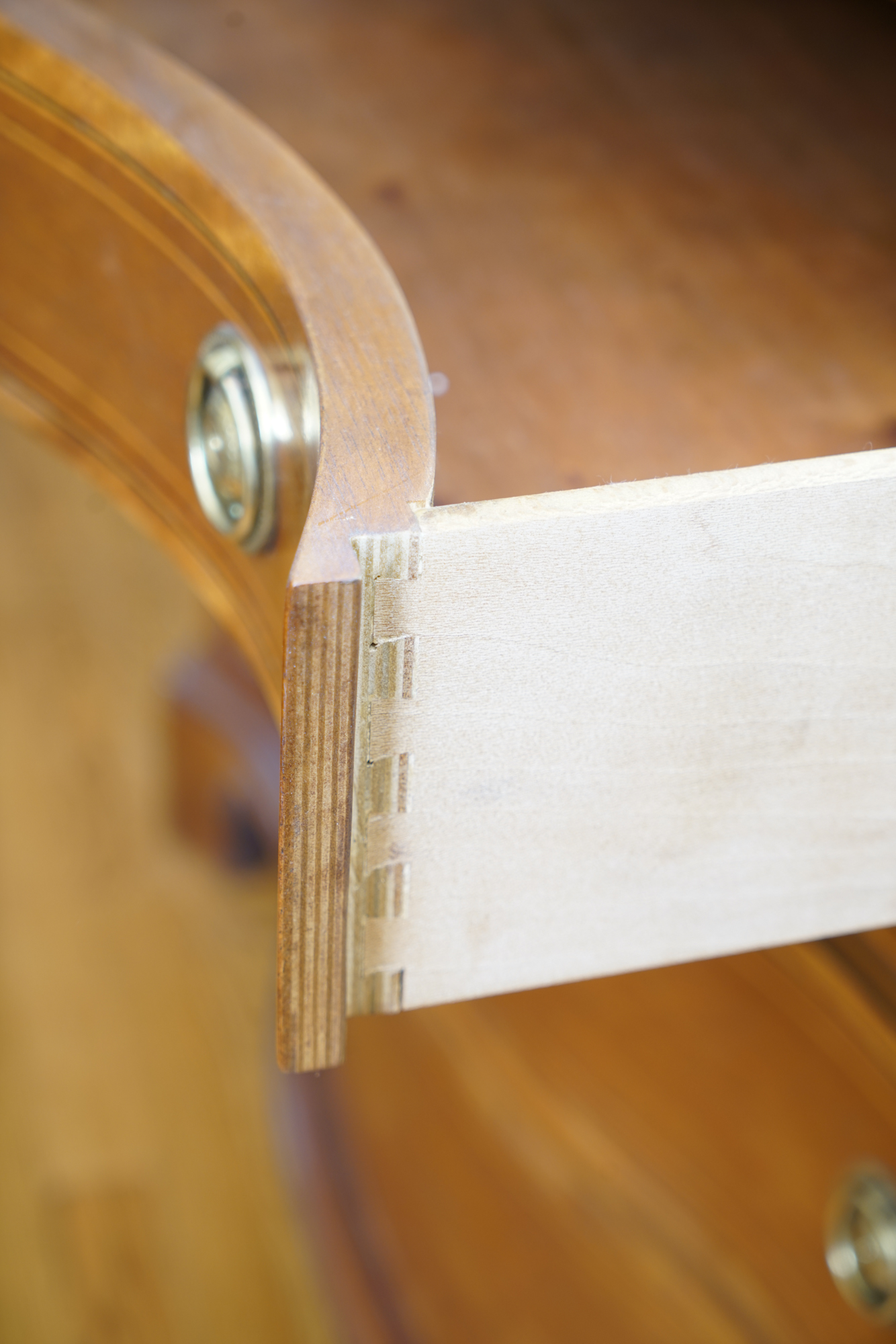 Vintage Hepplewhite Style Mahogany Chest of Drawers by Henredon