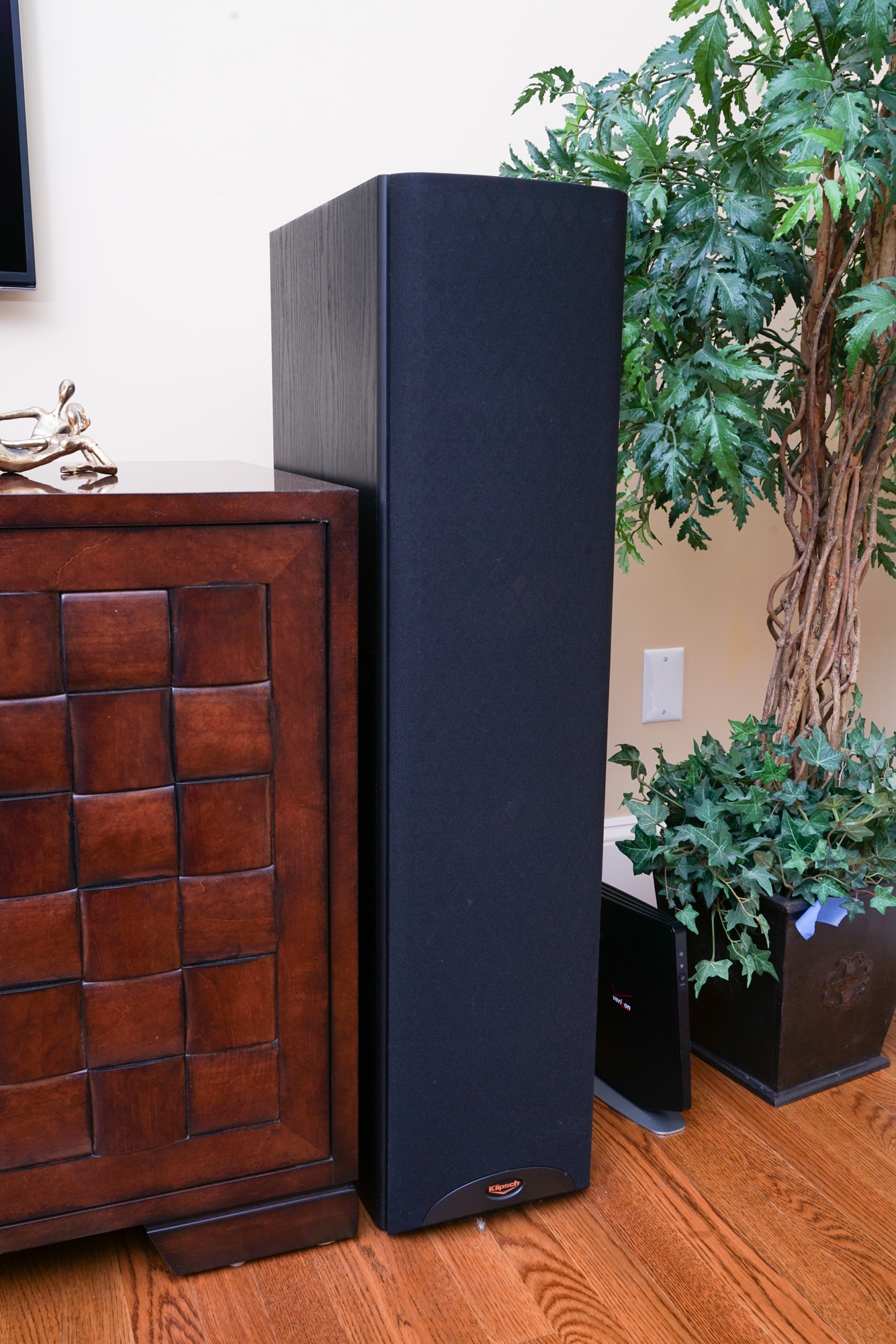 Klipsch Floor Speakers and Center Speaker