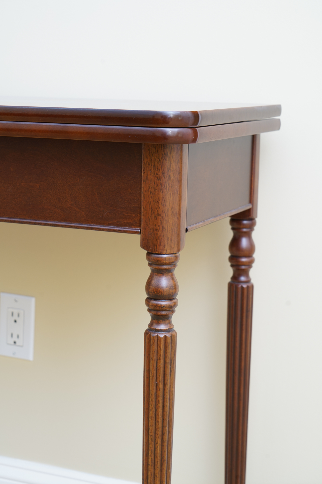 Sheraton Style Flip Top Game Table