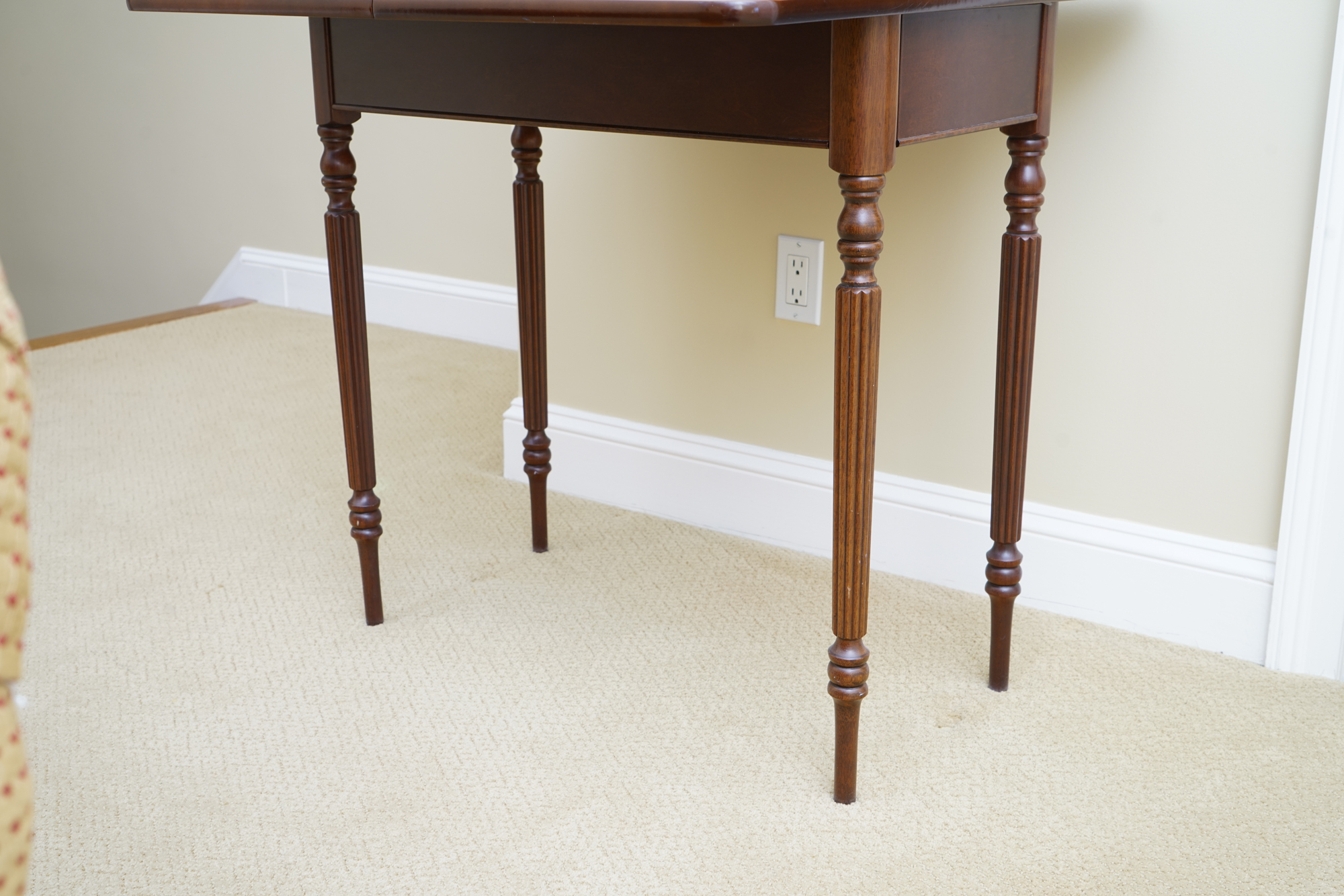 Sheraton Style Flip Top Game Table