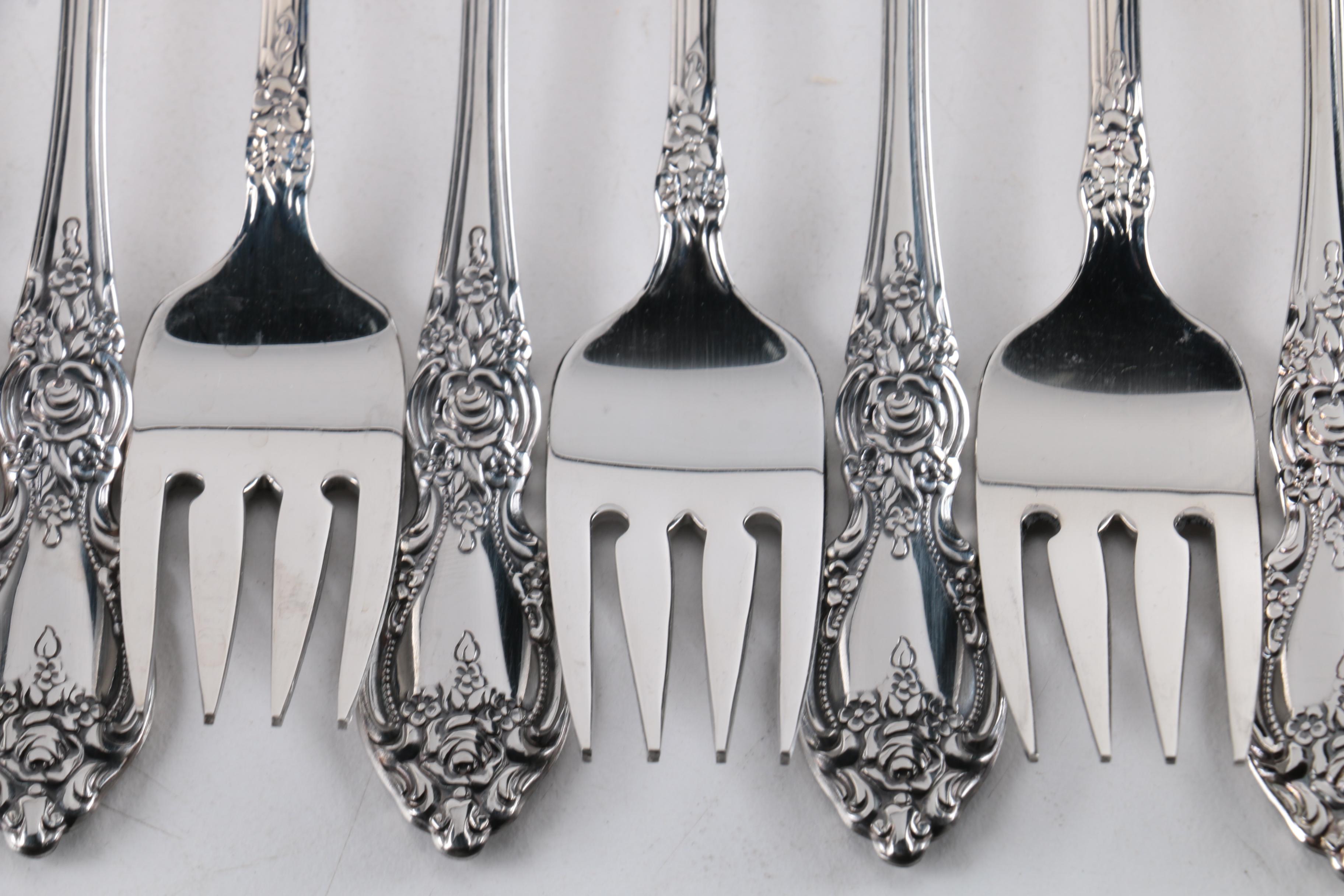 Oneida "Wordsworth" Stainless Steel Flatware Set