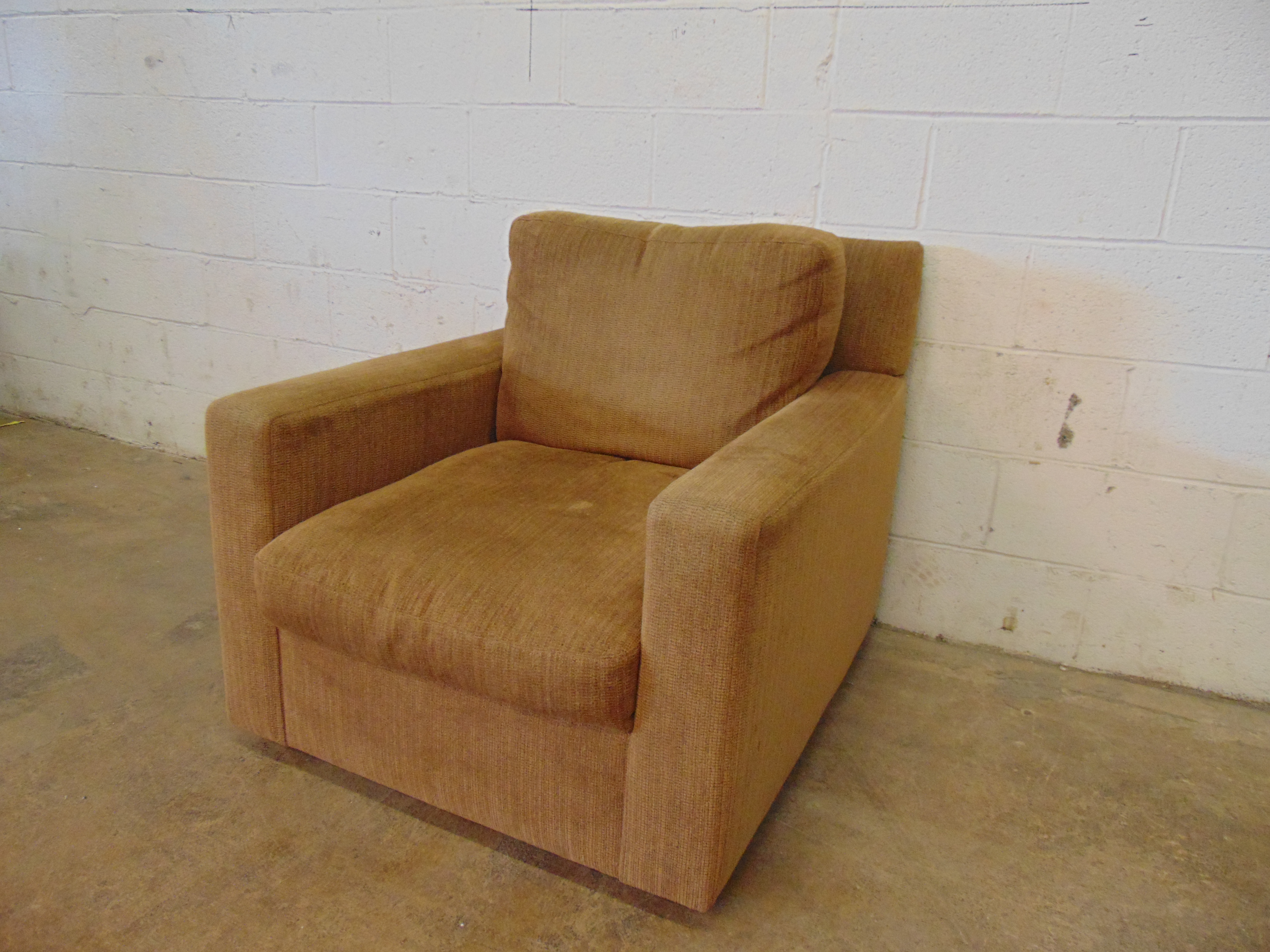 Elite Furniture Vintage Upholstered Club Chair