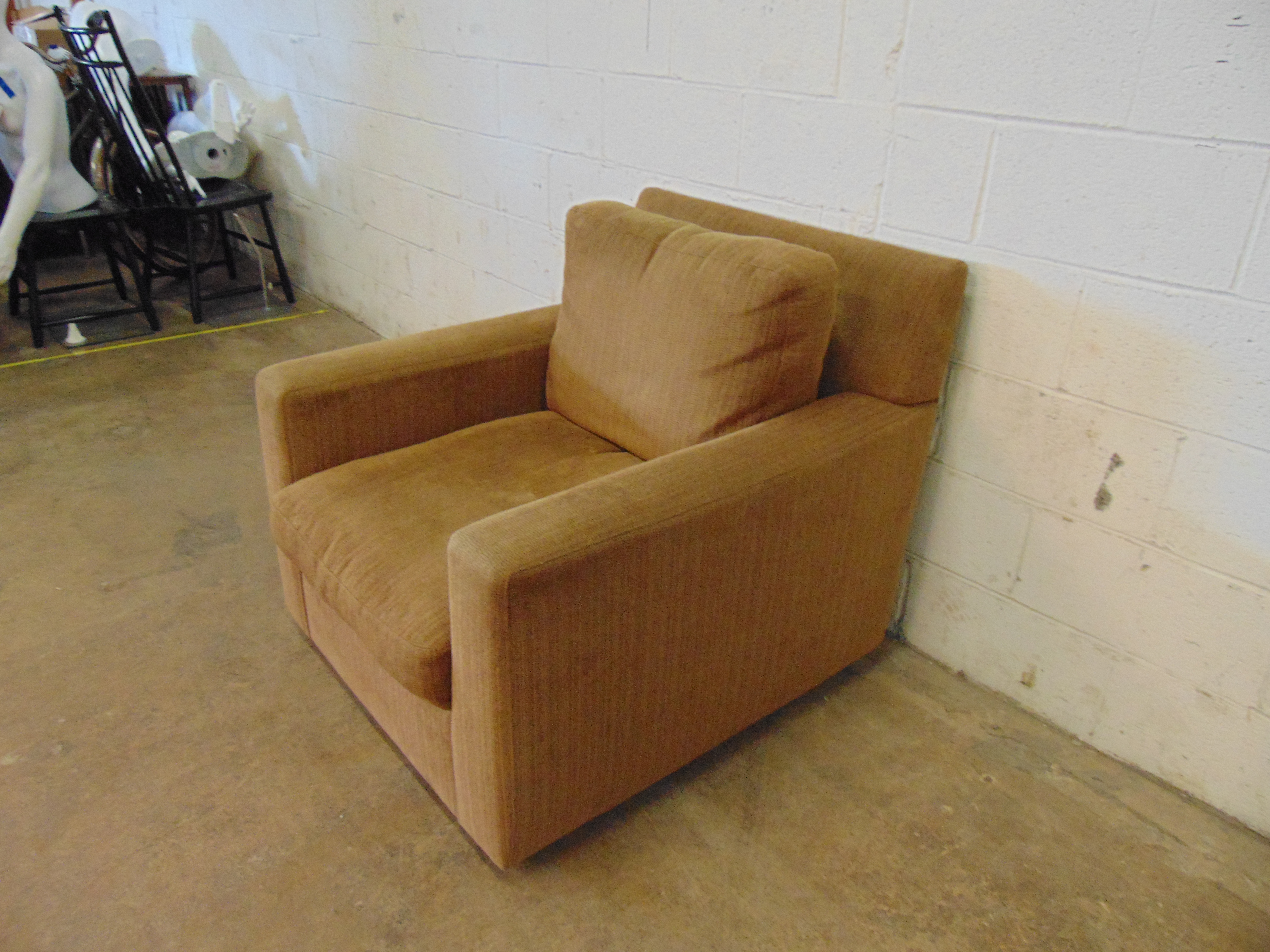 Elite Furniture Vintage Upholstered Club Chair