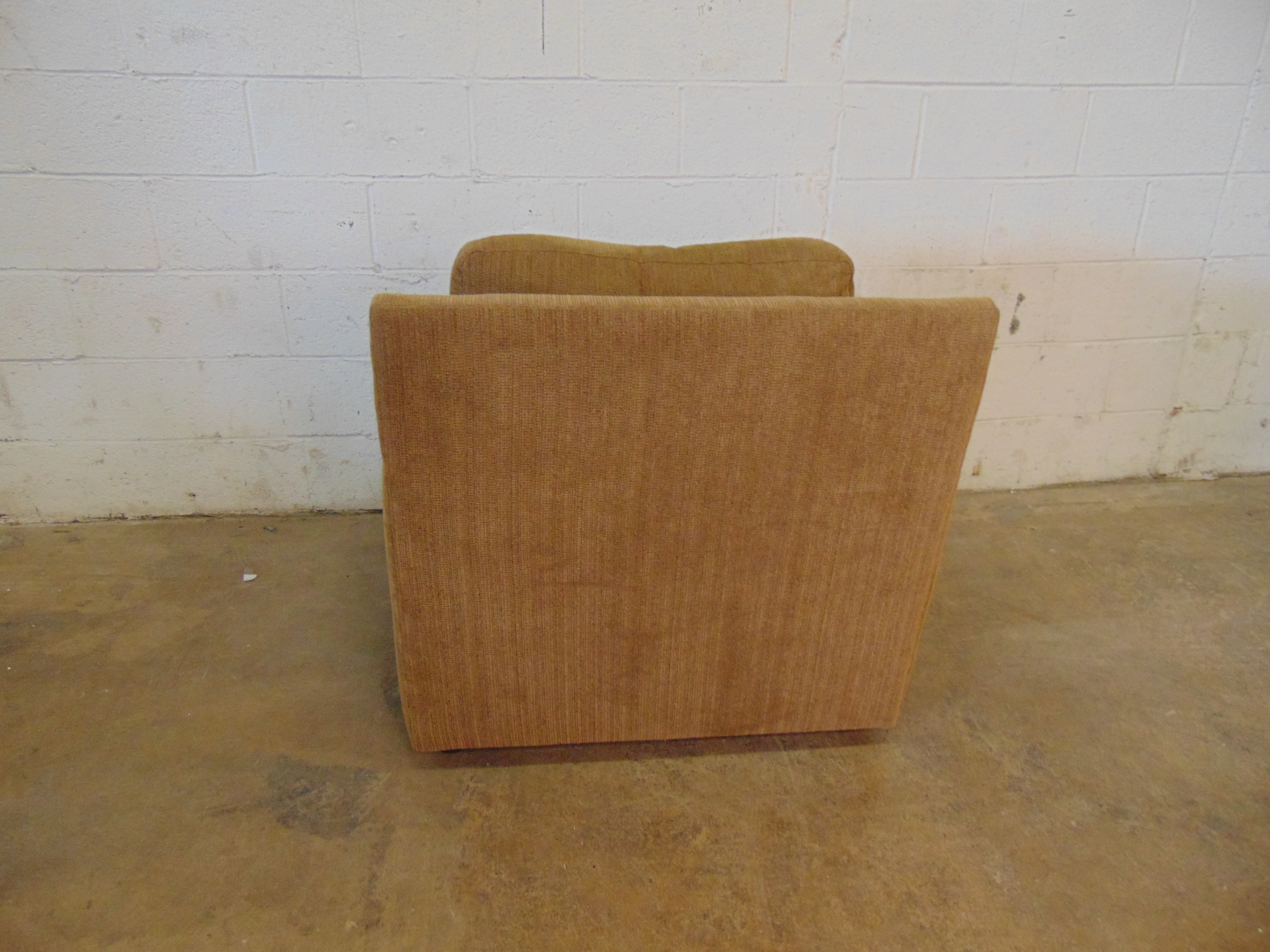 Elite Furniture Vintage Upholstered Club Chair