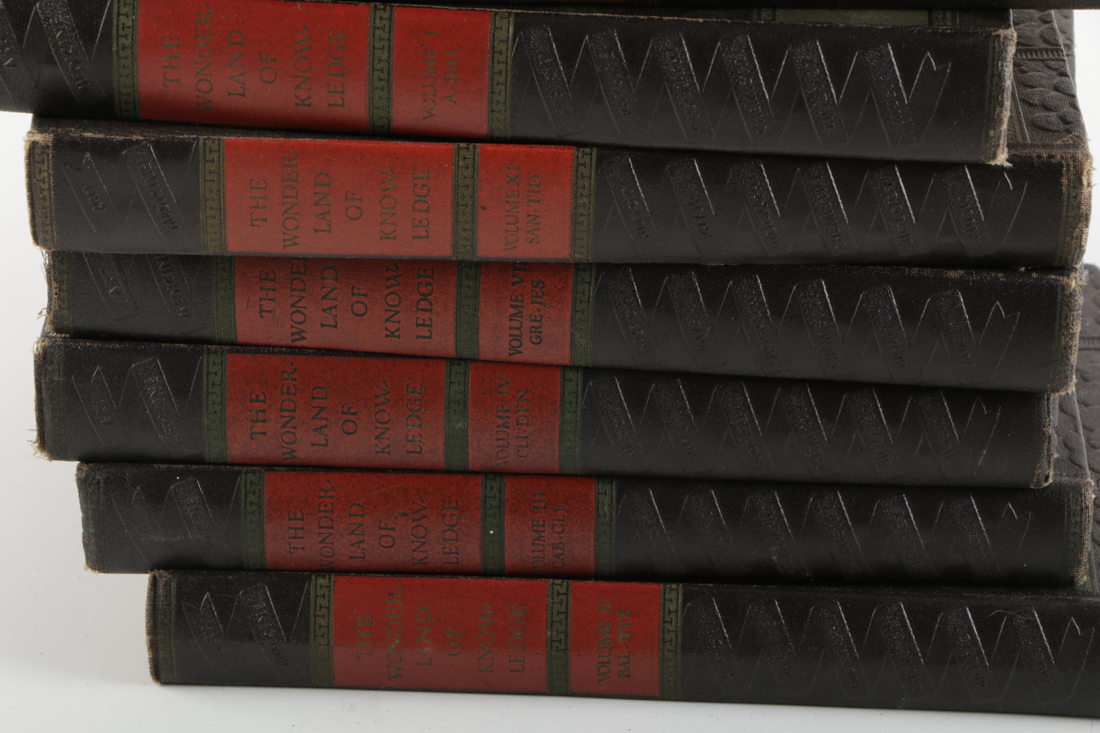 1945 "The Wonderland of Knowledge: A New Pictorial Encyclopedia" Volumes