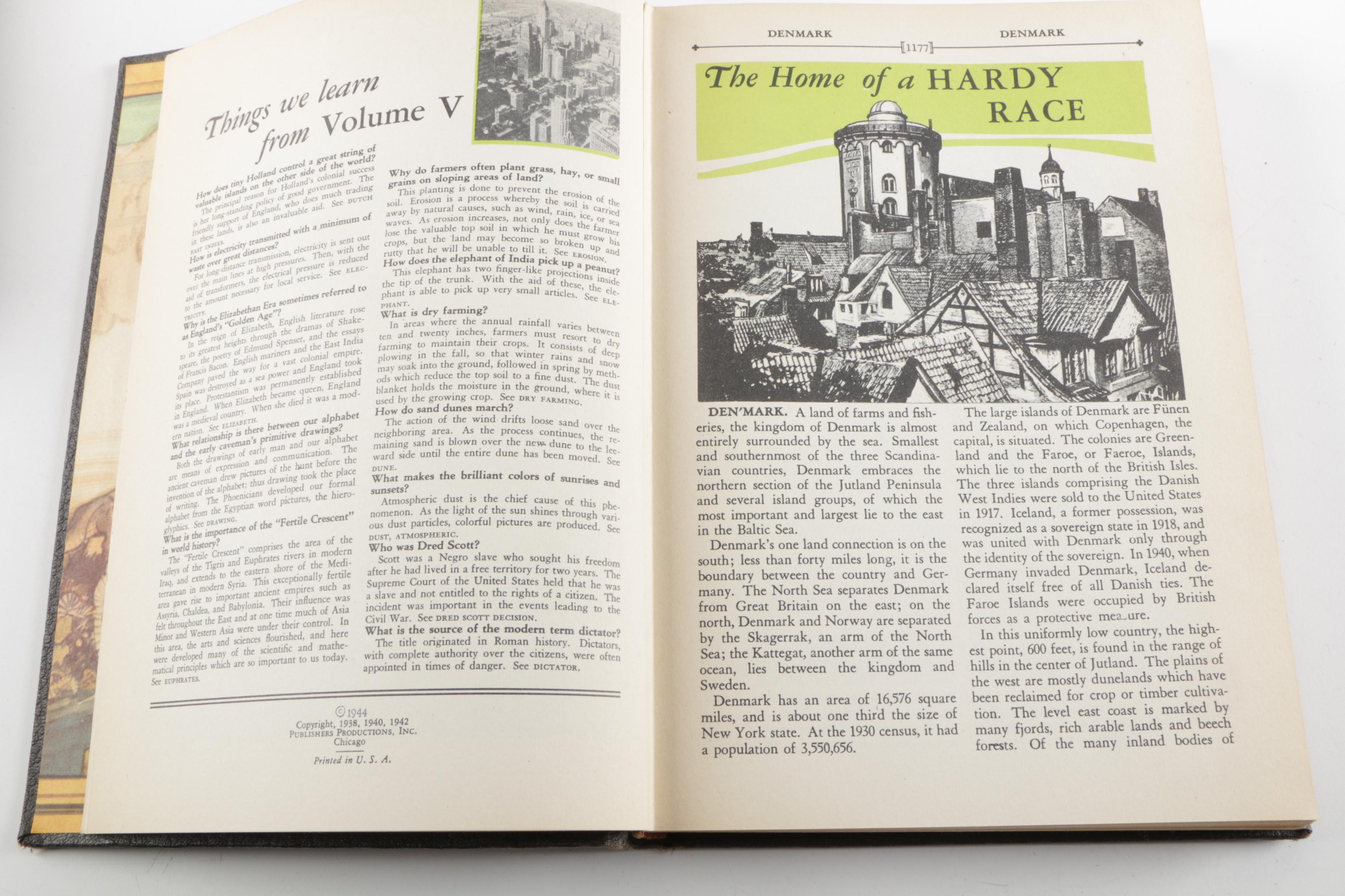 1945 "The Wonderland of Knowledge: A New Pictorial Encyclopedia" Volumes