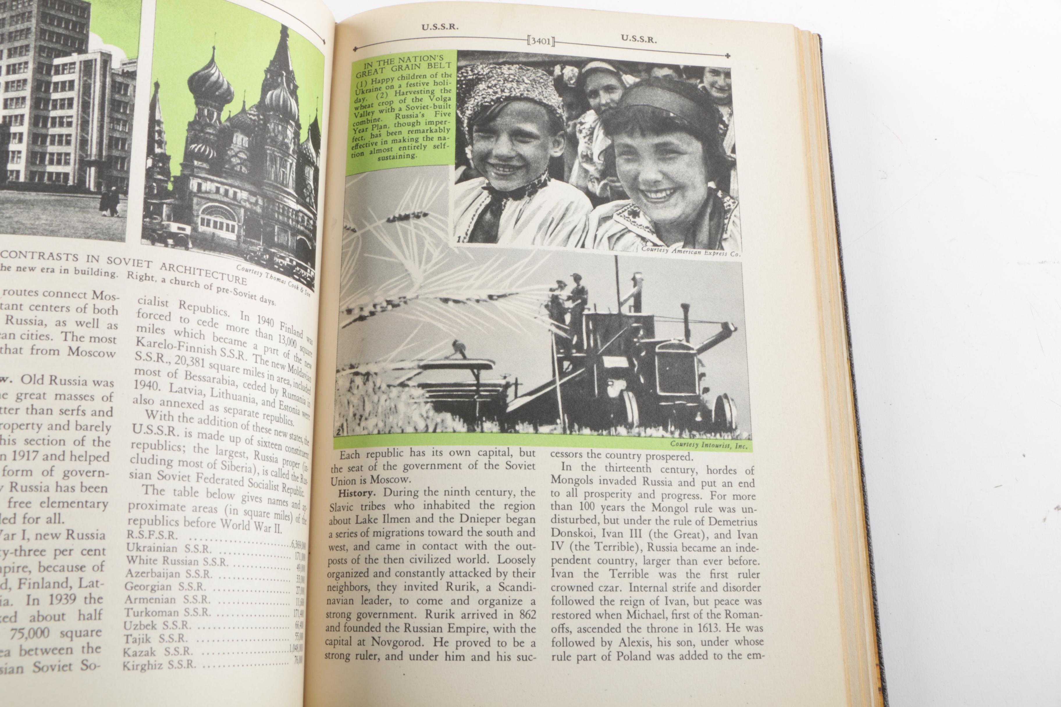 1945 "The Wonderland of Knowledge: A New Pictorial Encyclopedia" Volumes