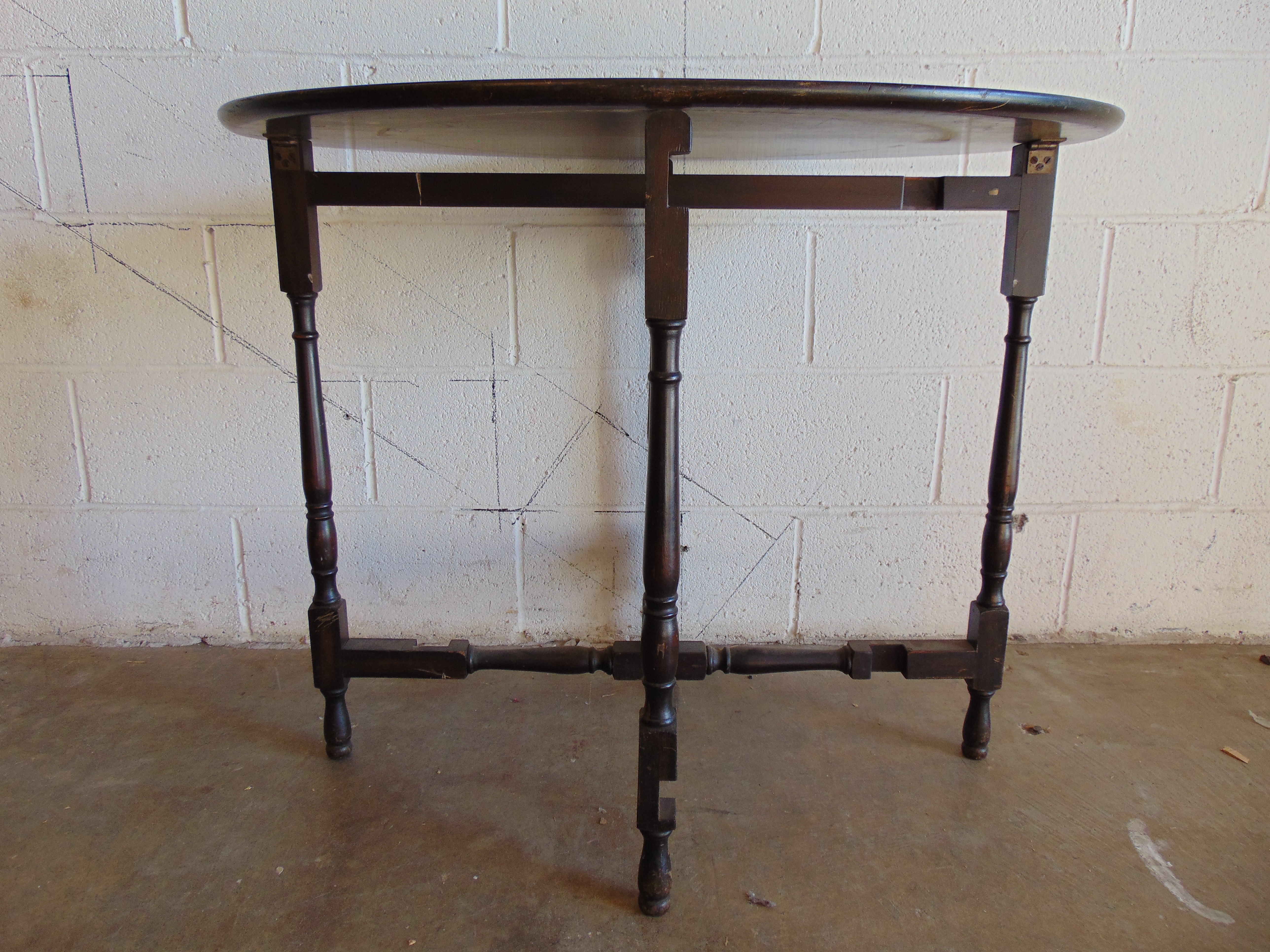 Vintage Mahogany Oval Gateleg Table