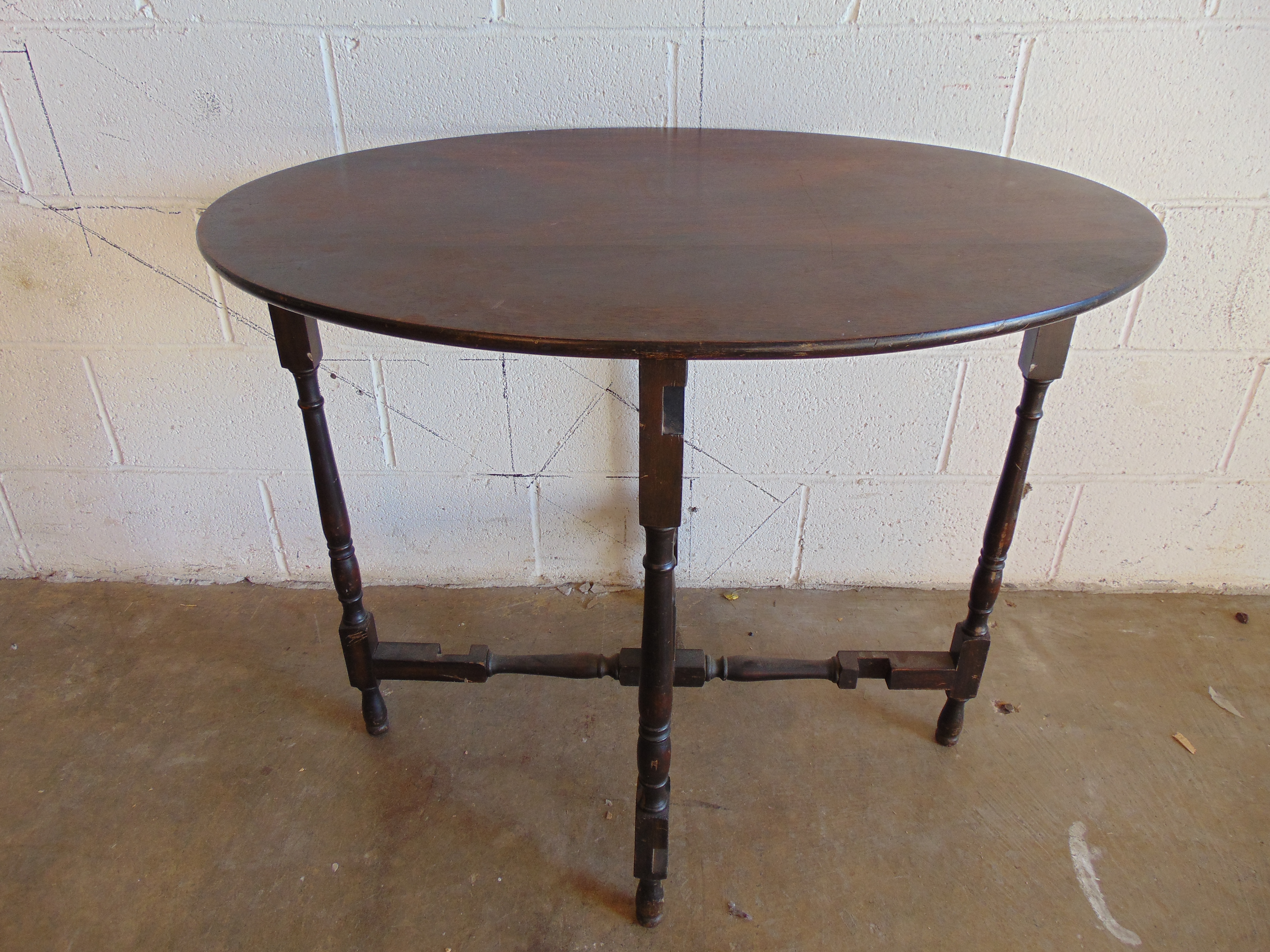 Vintage Mahogany Oval Gateleg Table