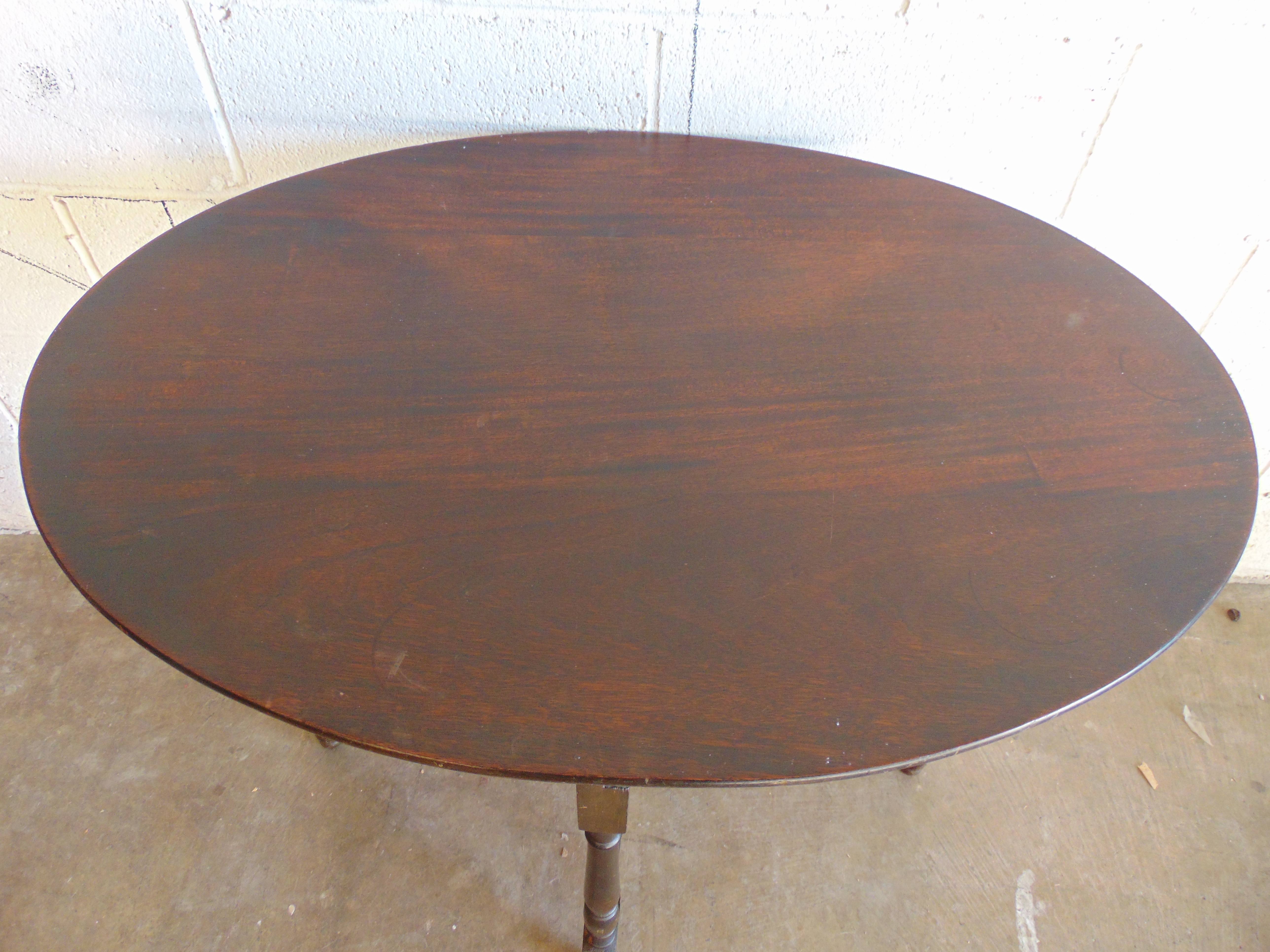 Vintage Mahogany Oval Gateleg Table