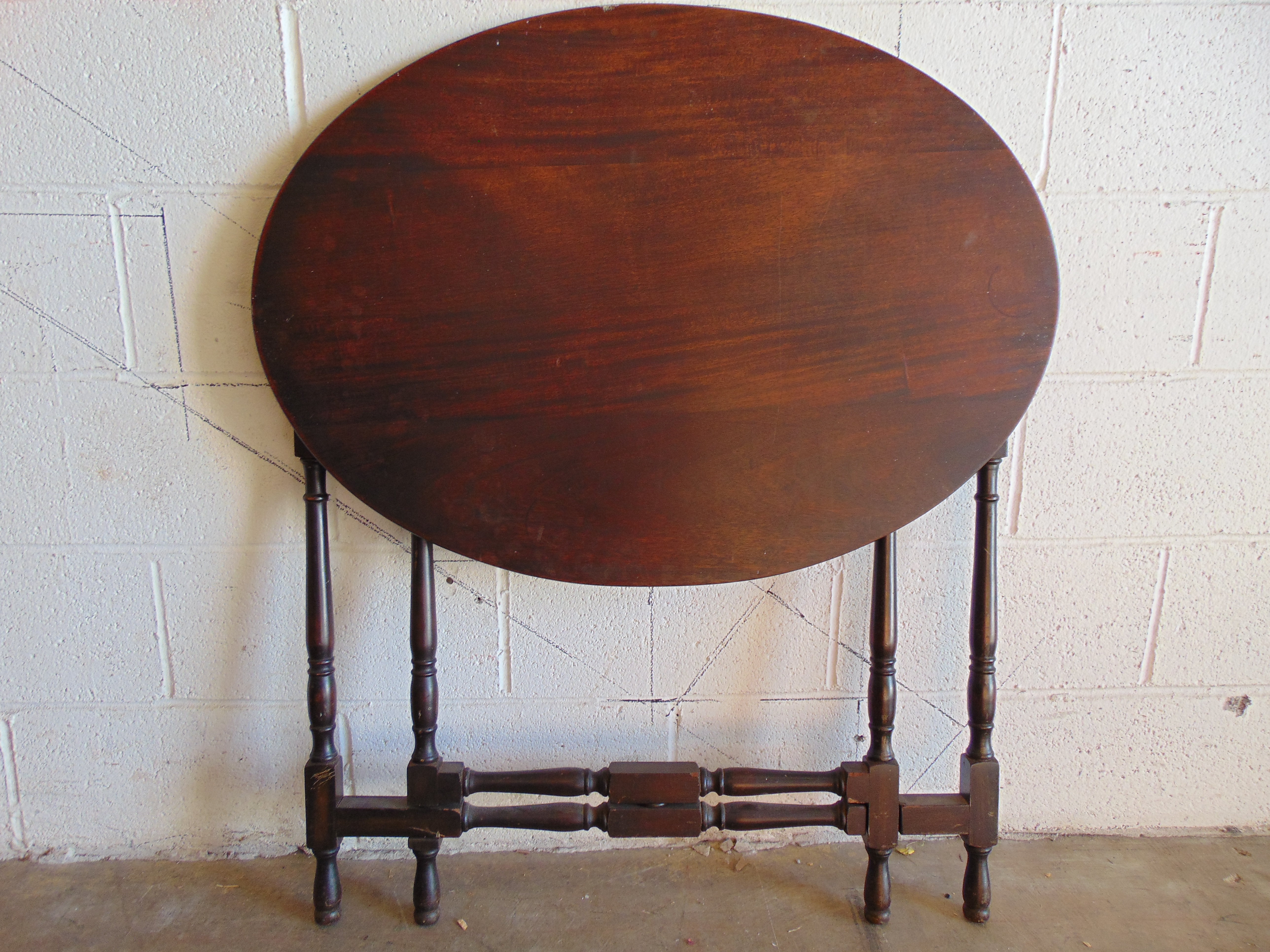 Vintage Mahogany Oval Gateleg Table