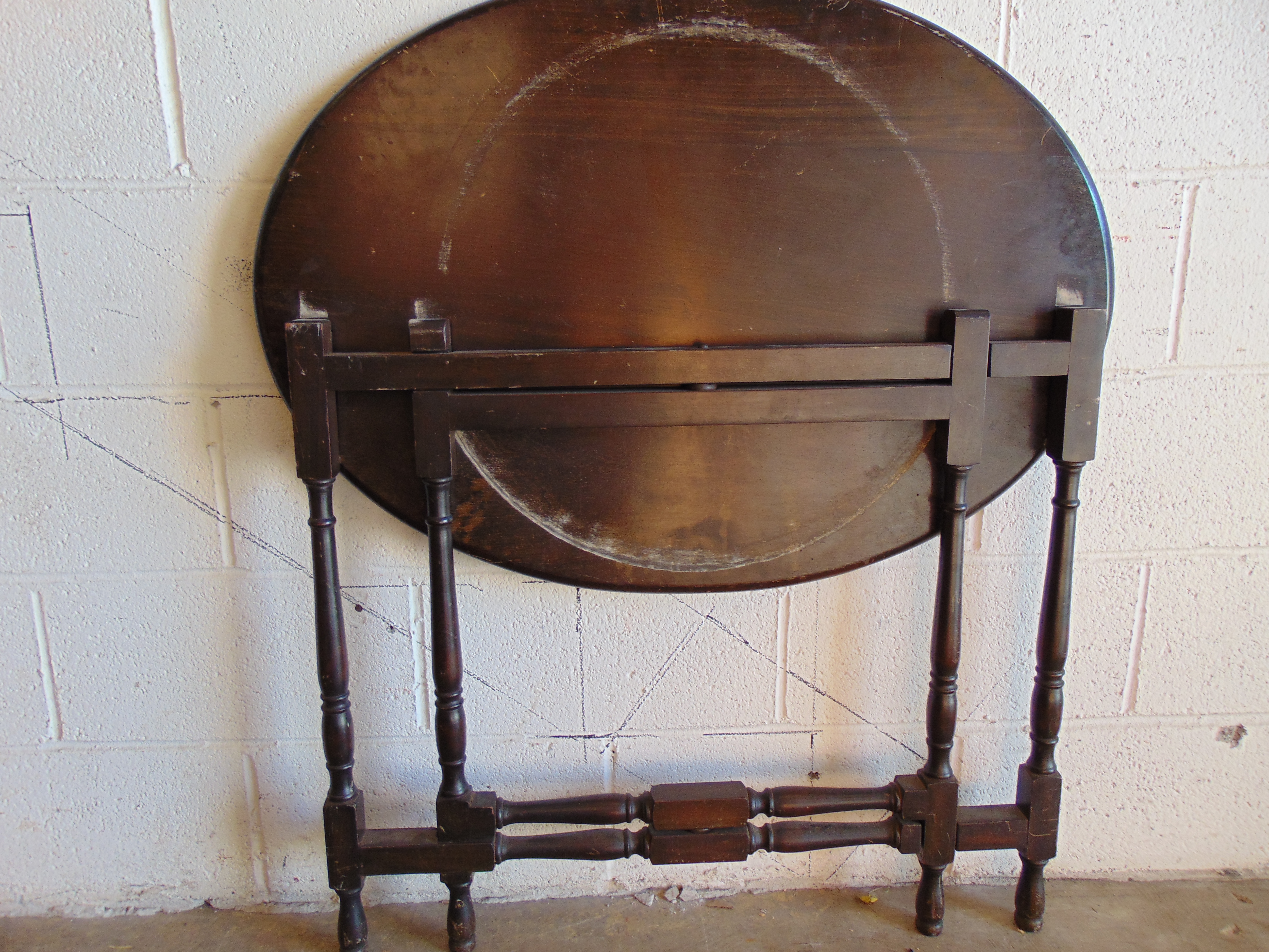 Vintage Mahogany Oval Gateleg Table