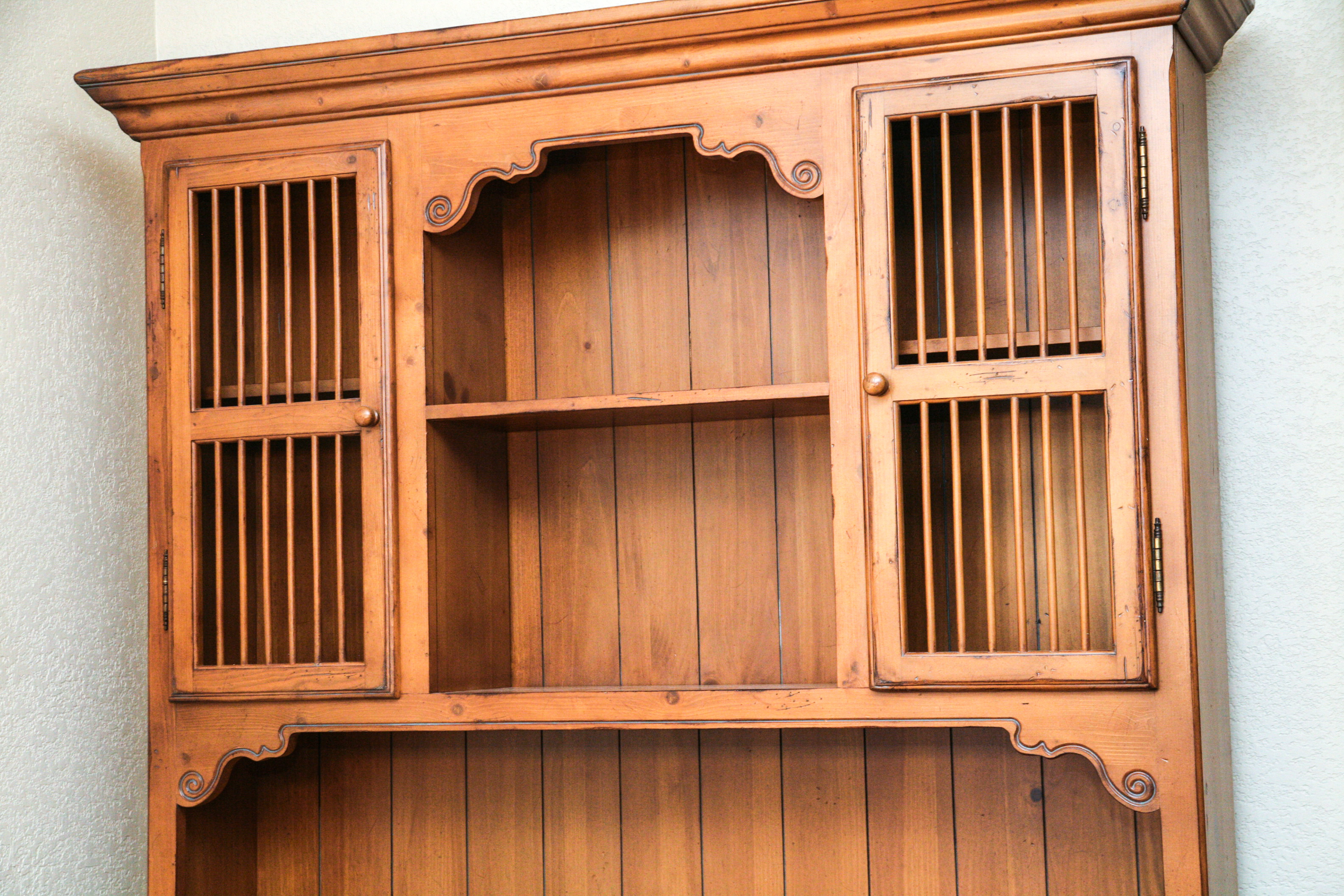 Hooker English Style Hutch-on-Table